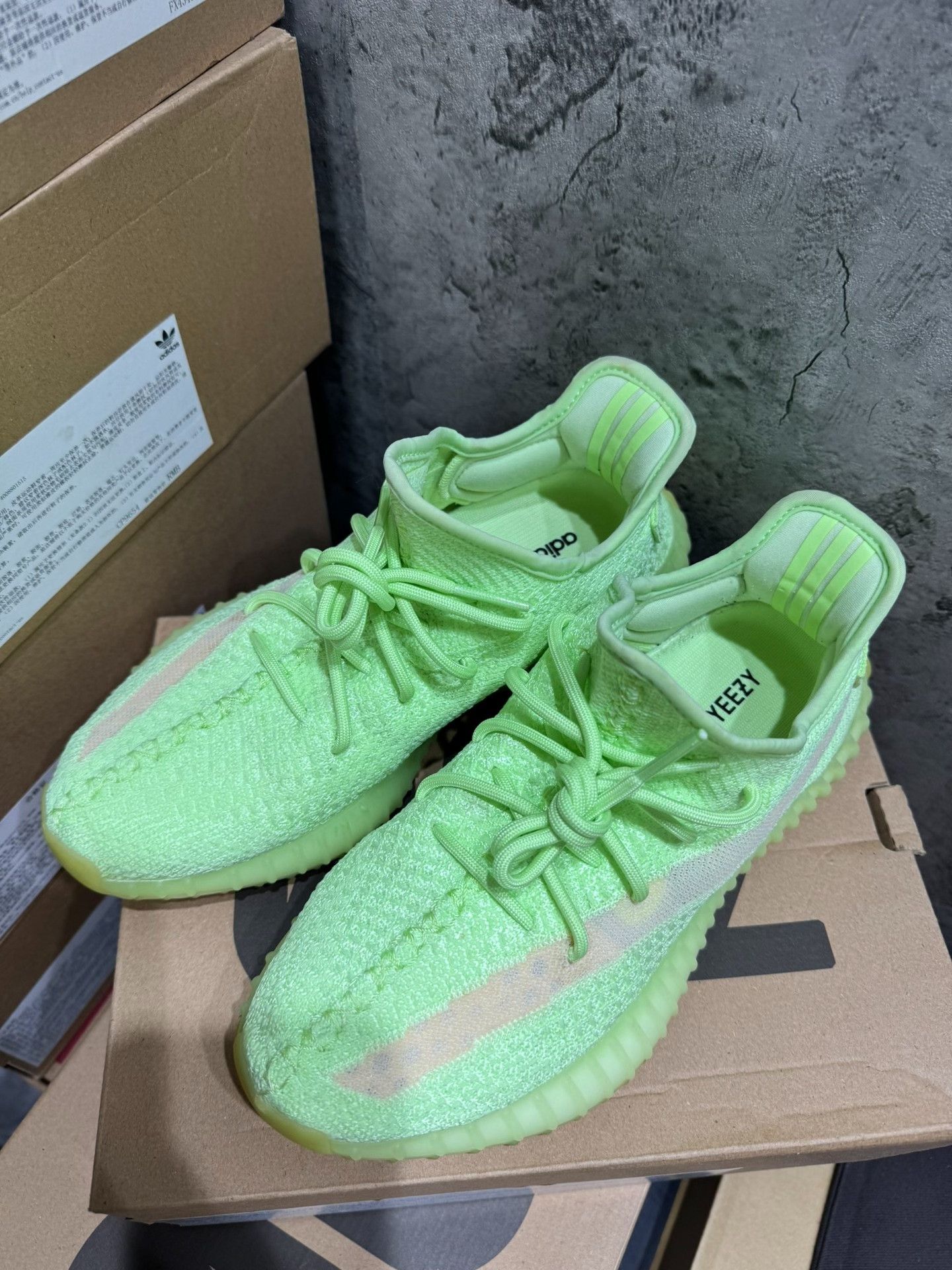 Adidas Adidas YEEZY350 Glow Green Lowtop Sneakers 40 Men Size US 7.5 / EU 40-41 - 8 Thumbnail