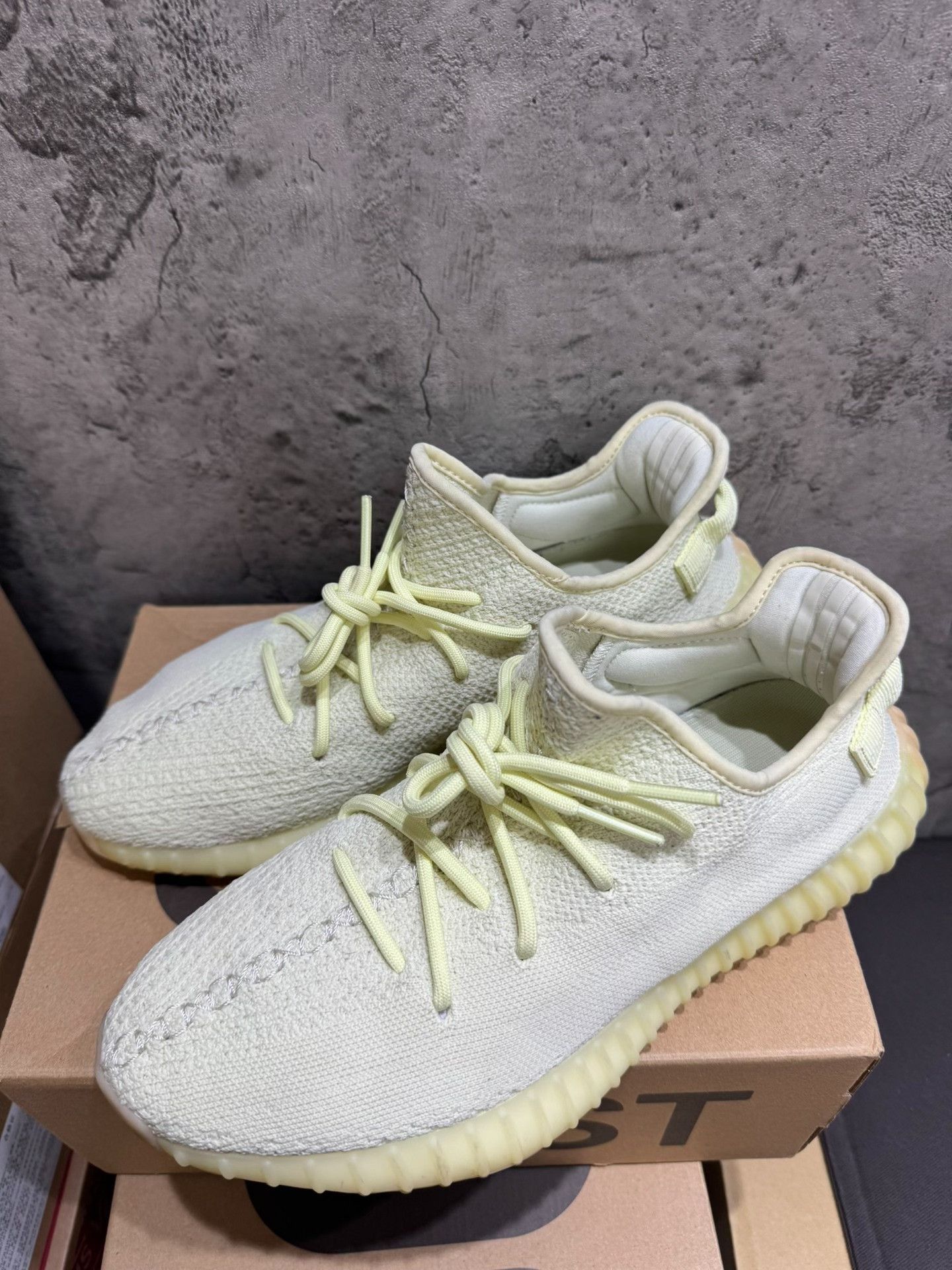Adidas Adidas YEEZY350 Yellow Lowtop Sneakers 9.5 Men Size US 9.5 / EU 42-43 - 3 Thumbnail