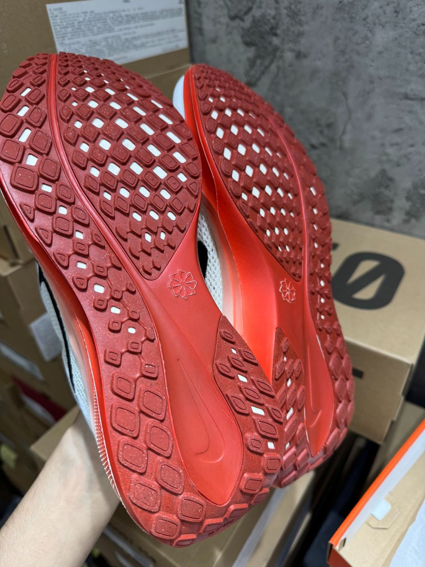 Nike Nike Red Lowtop Sneakers 41 Men Size US 8.5 / EU 41-42 - 6 Thumbnail