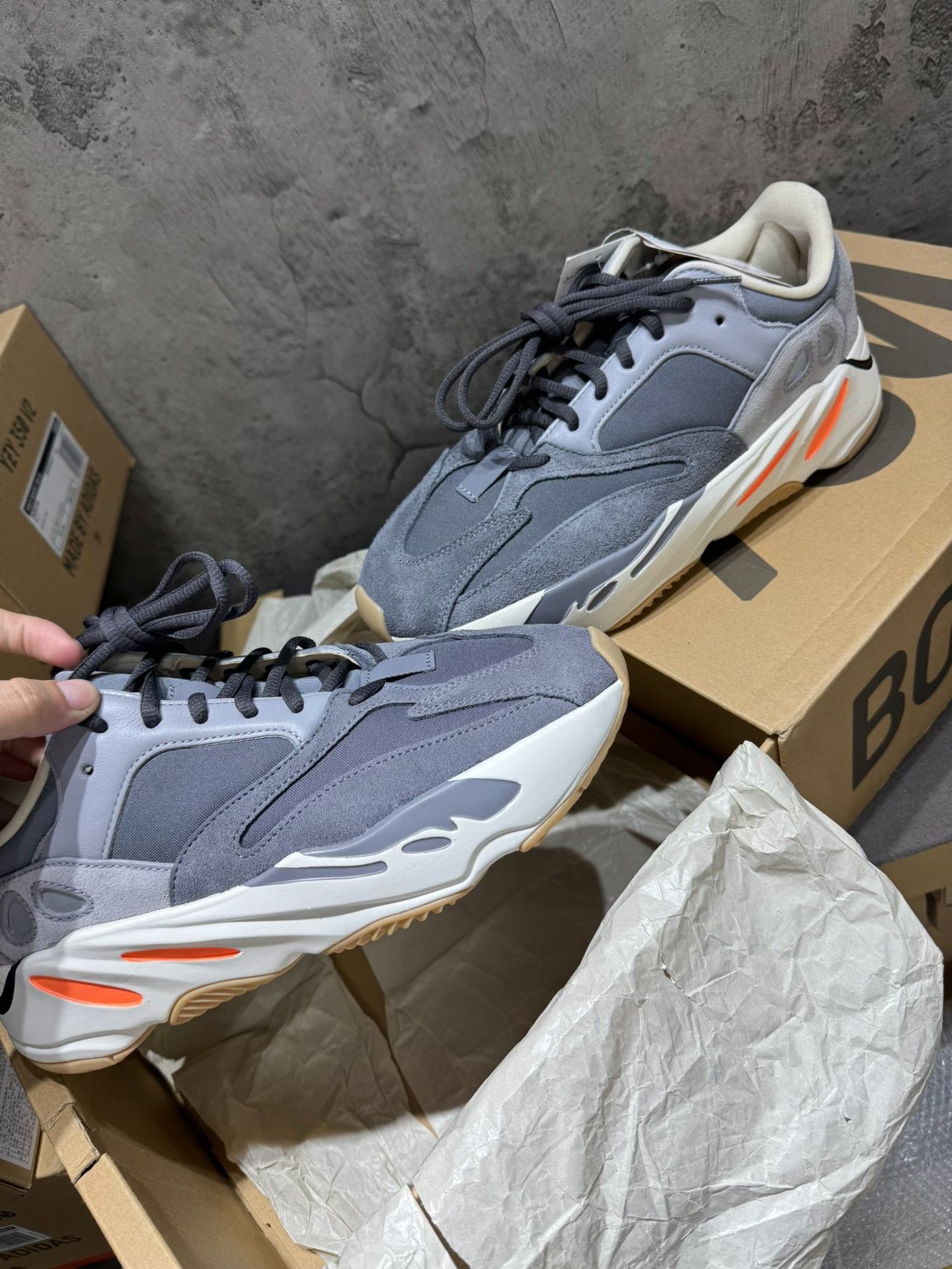 Adidas Adidas YEEZY700 Lowtop Sneakers 42 Men Size US 9 / EU 42 - 2 Thumbnail
