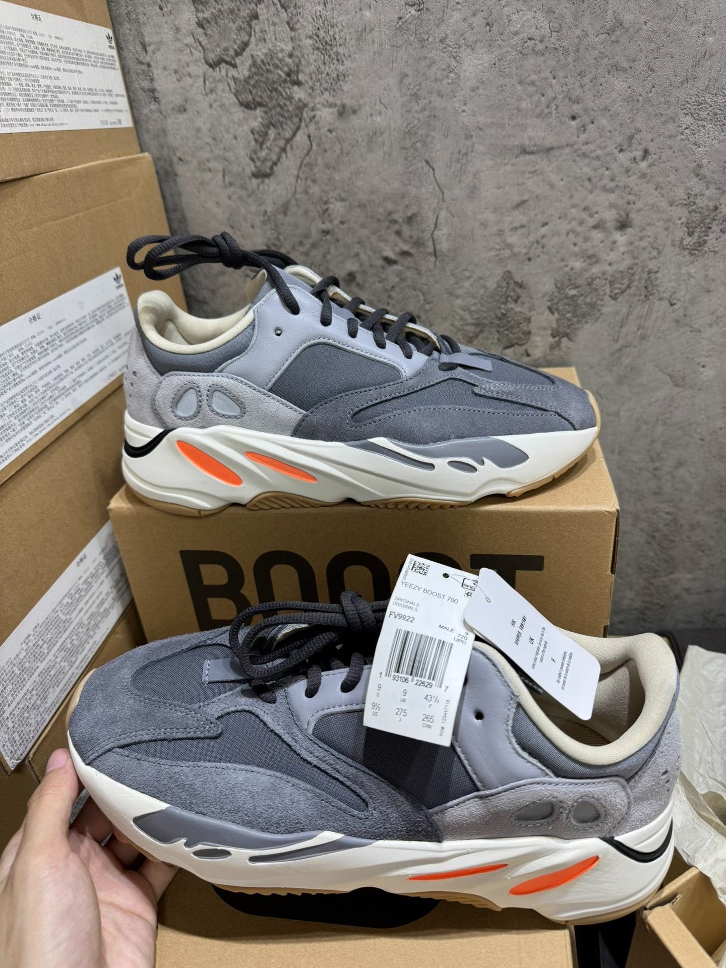 Adidas Adidas YEEZY700 Lowtop Sneakers 42 Men Size US 9 / EU 42 - 8 Thumbnail