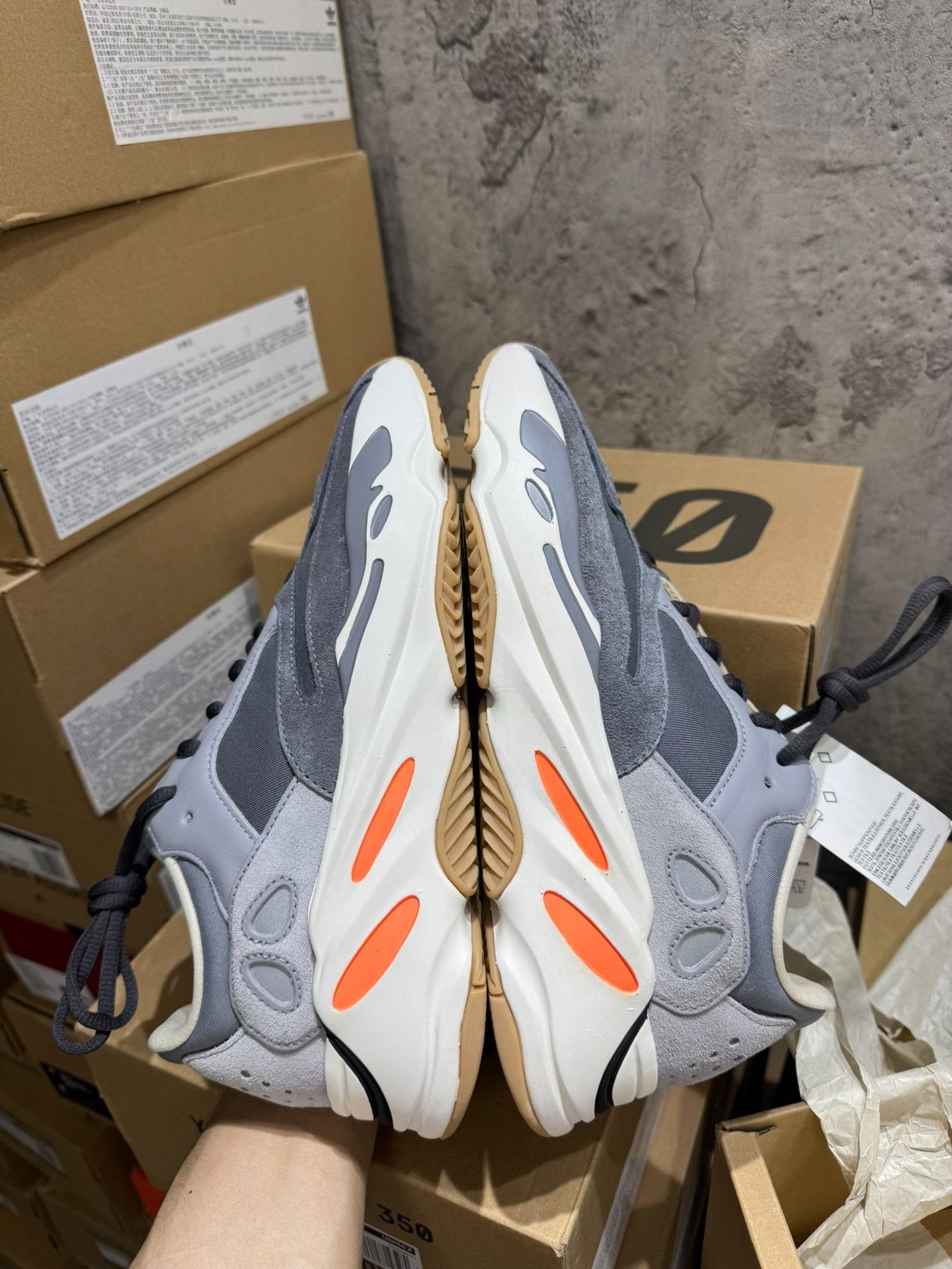 Adidas Adidas YEEZY700 Lowtop Sneakers 42 Men Size US 9 / EU 42 - 7 Thumbnail