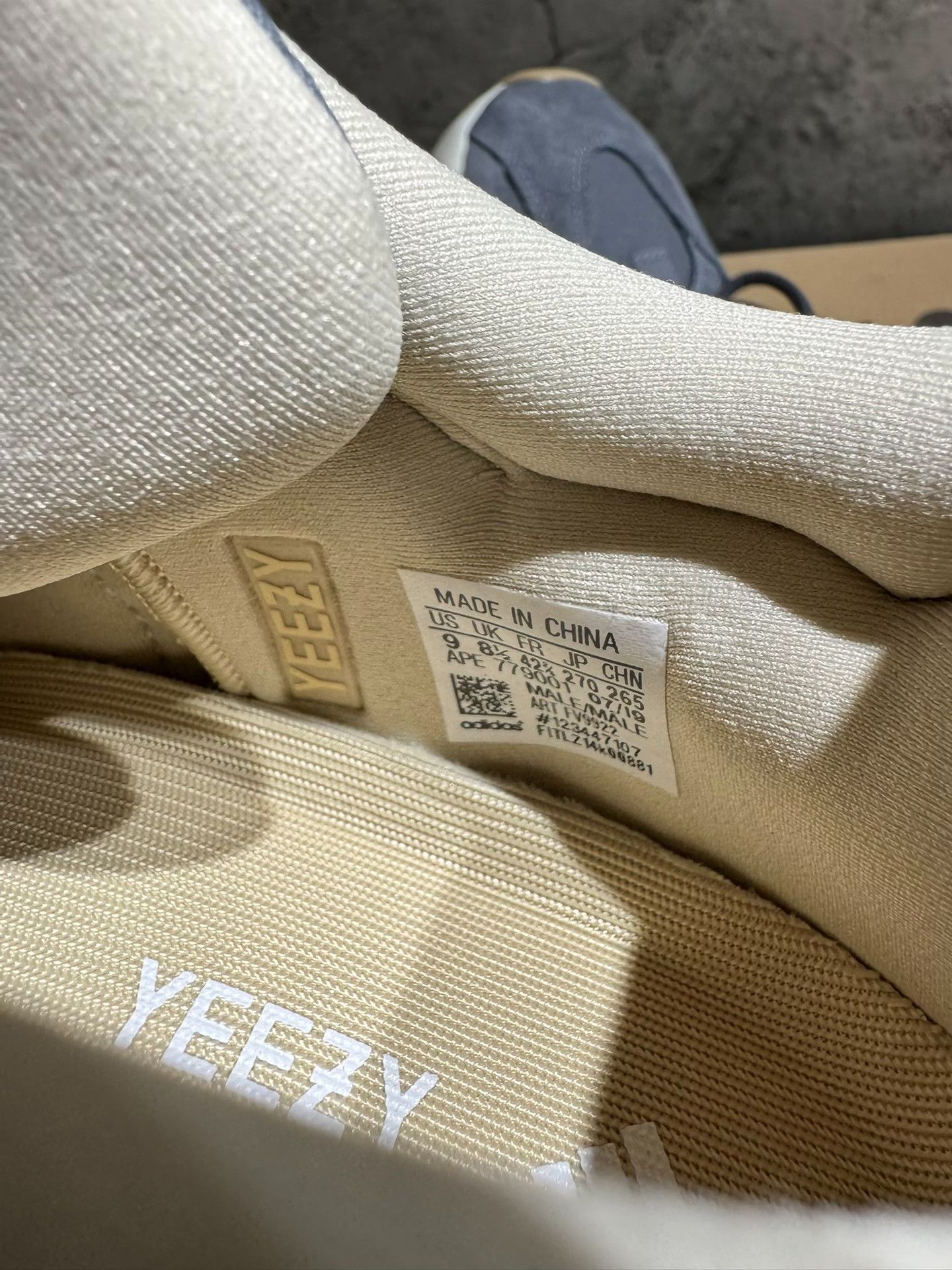 Adidas Adidas YEEZY700 Lowtop Sneakers 42 Men Size US 9 / EU 42 - 6 Thumbnail