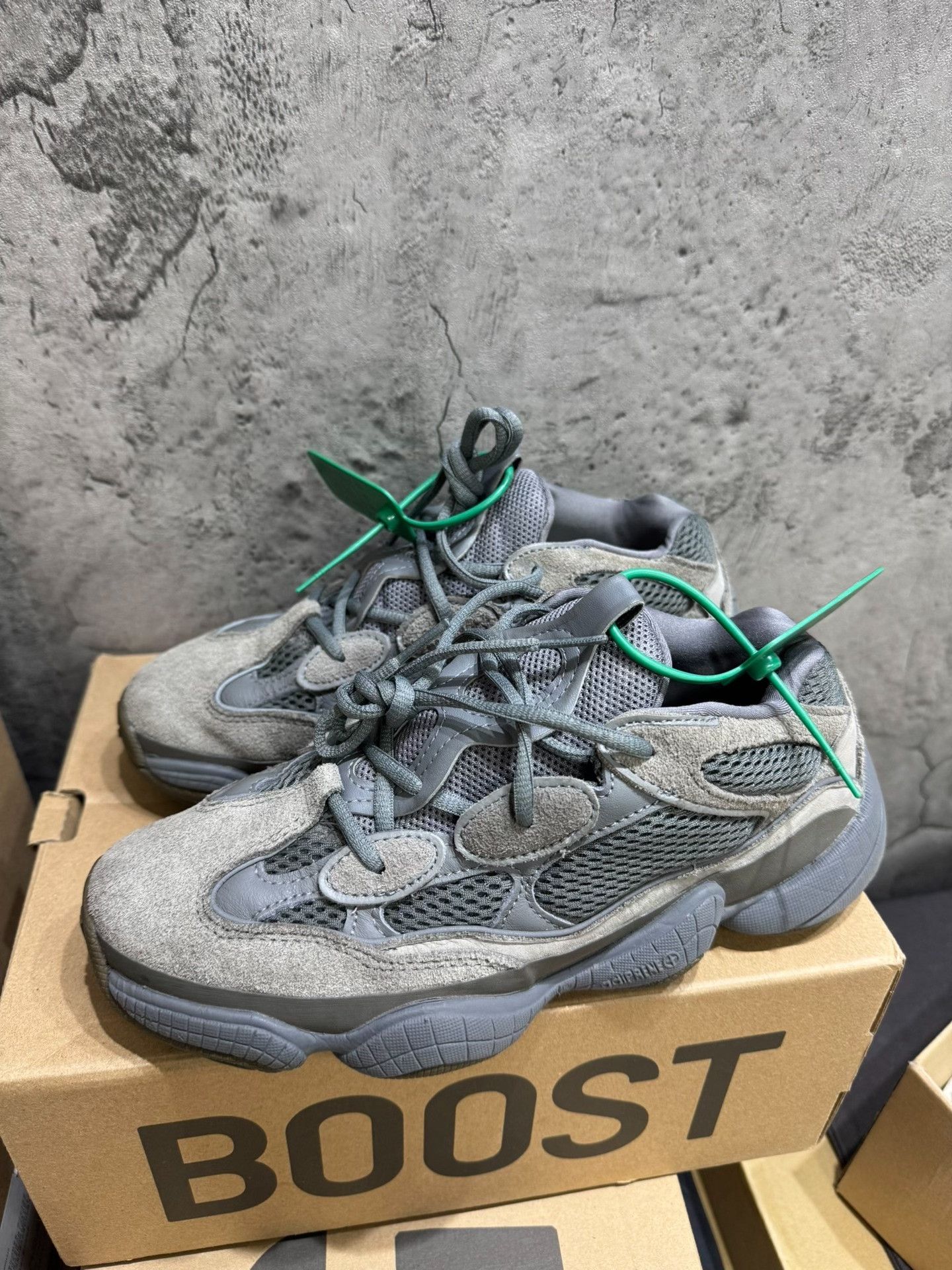 Yeezy Yeezy Gray Lowtop Sneakers 40 Men Size US 7.5 / EU 40-41 - 2 Thumbnail