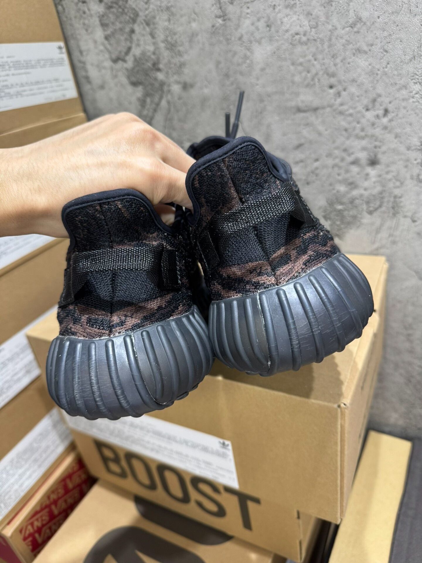 Adidas Adidas YEEZY350 Black Lowtop Sneakers 9 Men Size US 9 / EU 42 - 7 Thumbnail