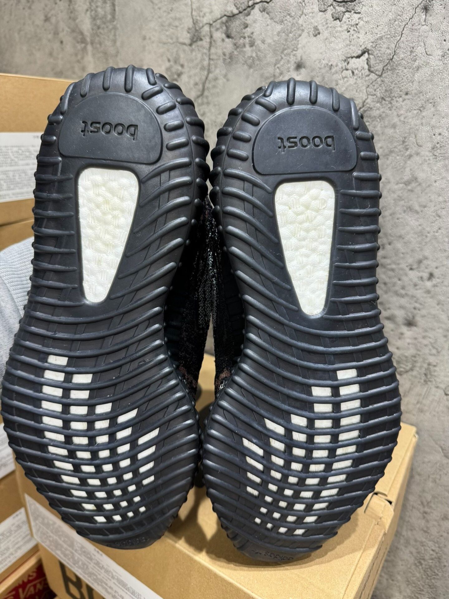 Adidas Adidas YEEZY350 Black Lowtop Sneakers 9 Men Size US 9 / EU 42 - 8 Thumbnail