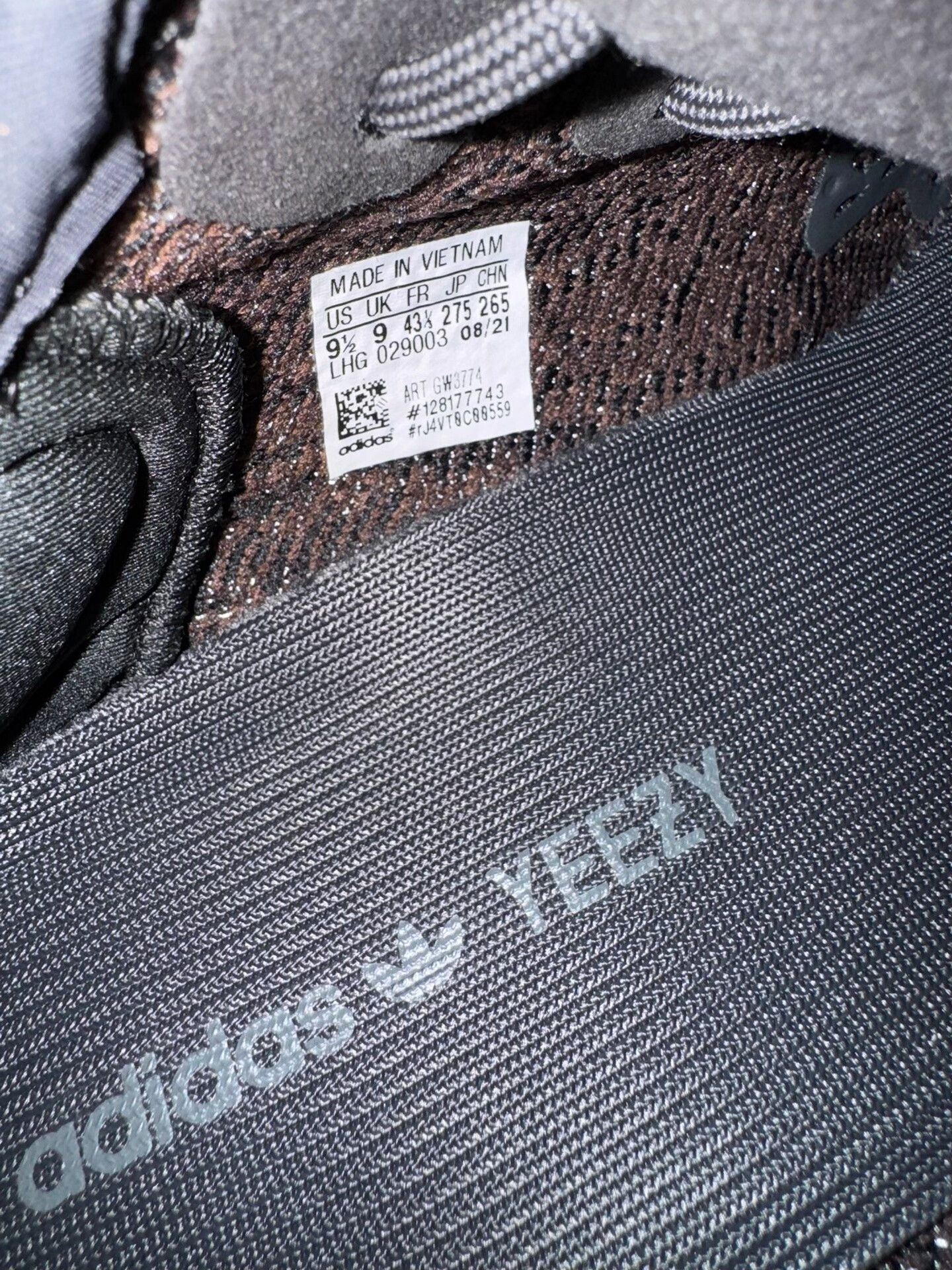 Adidas Adidas YEEZY350 Black Lowtop Sneakers 9 Men Size US 9 / EU 42 - 4 Thumbnail