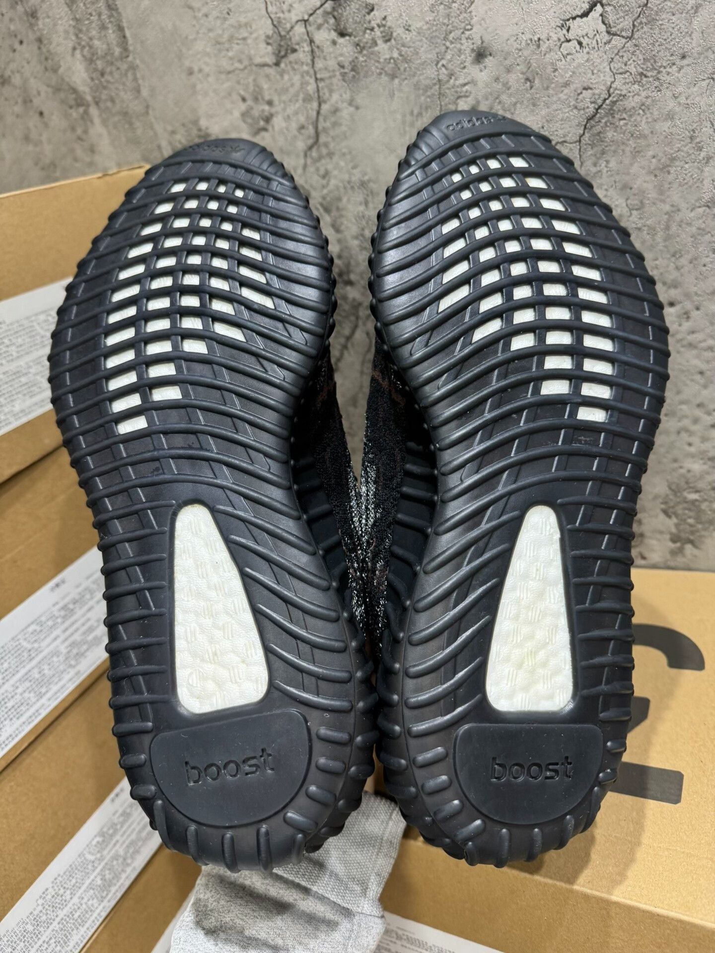 Adidas Adidas YEEZY350 Black Lowtop Sneakers 9 Men Size US 9 / EU 42 - 5 Thumbnail