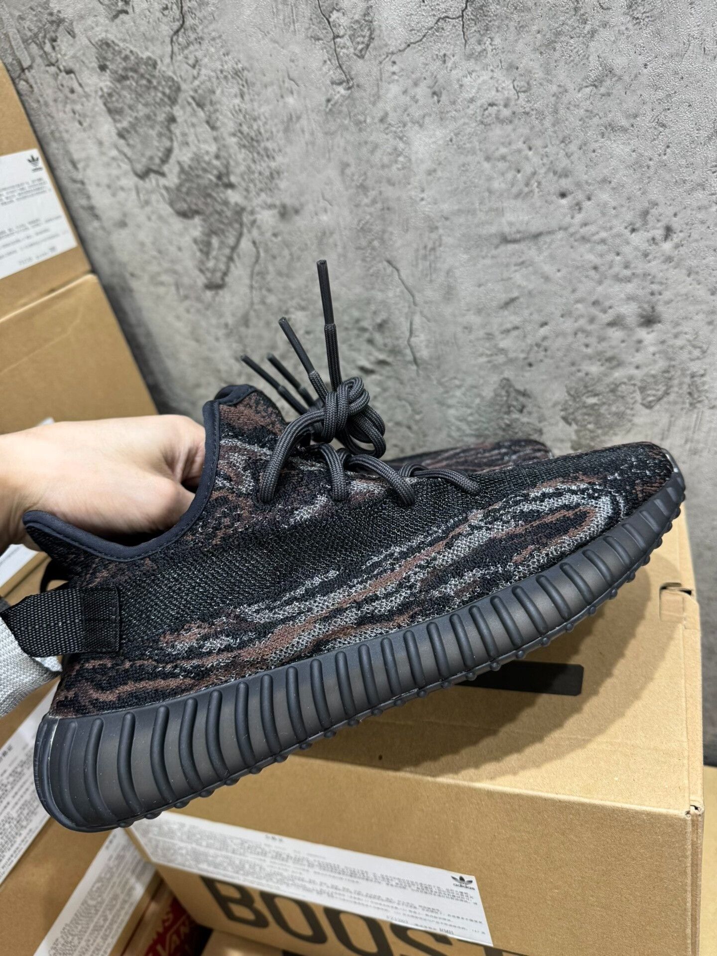 Adidas Adidas YEEZY350 Black Lowtop Sneakers 9 Men Size US 9 / EU 42 - 6 Thumbnail