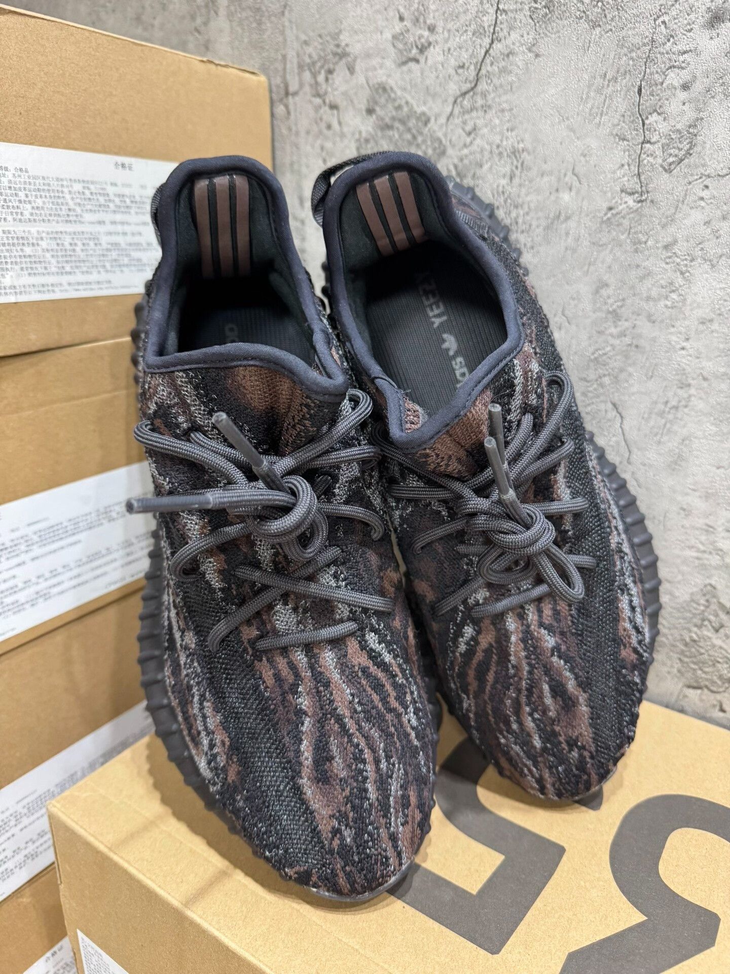 Adidas Adidas YEEZY350 Black Lowtop Sneakers 9 Men Size US 9 / EU 42 - 9 Thumbnail