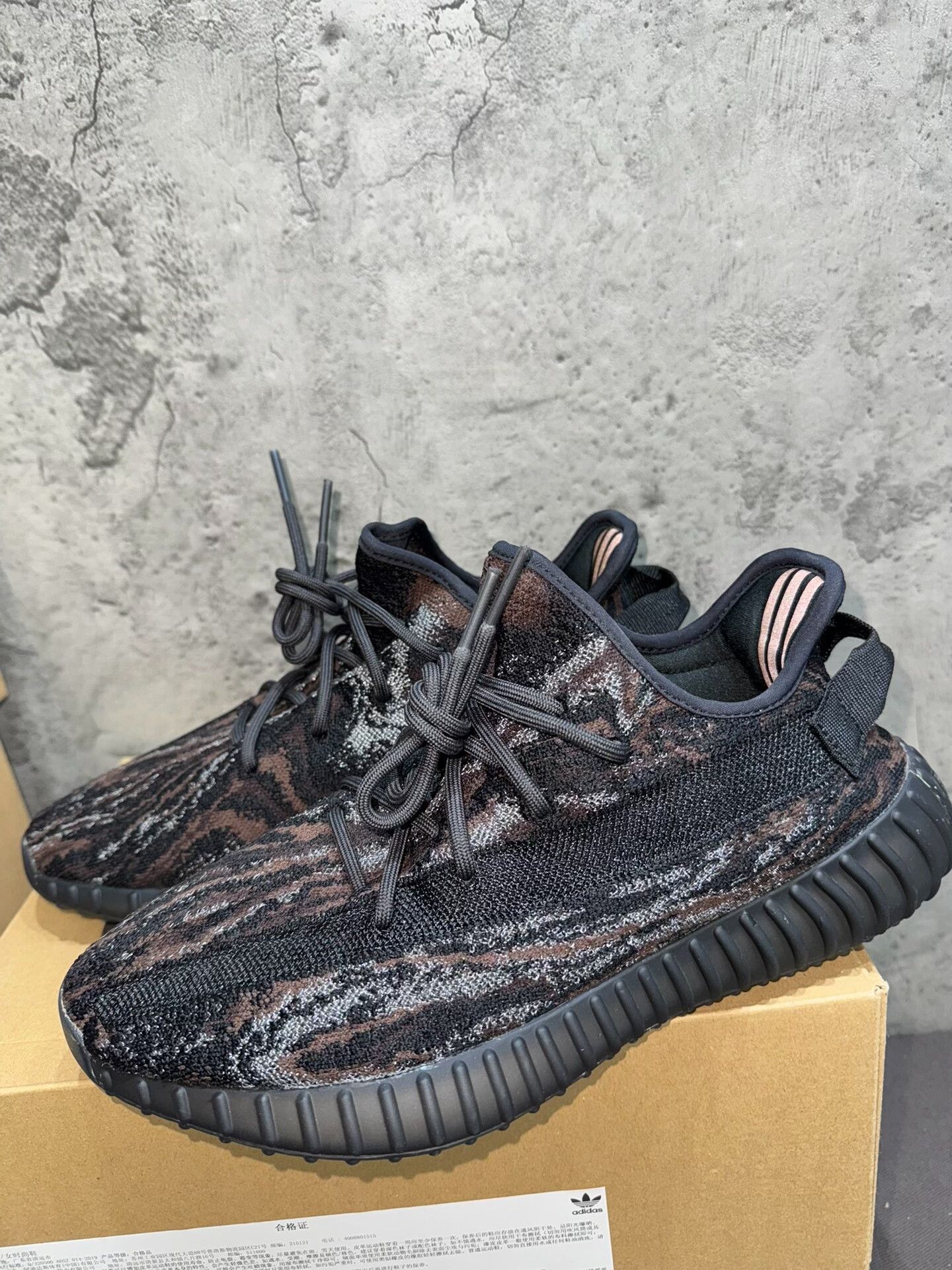 Adidas Adidas YEEZY350 Black Lowtop Sneakers 9 Men Size US 9 / EU 42 - 2 Thumbnail
