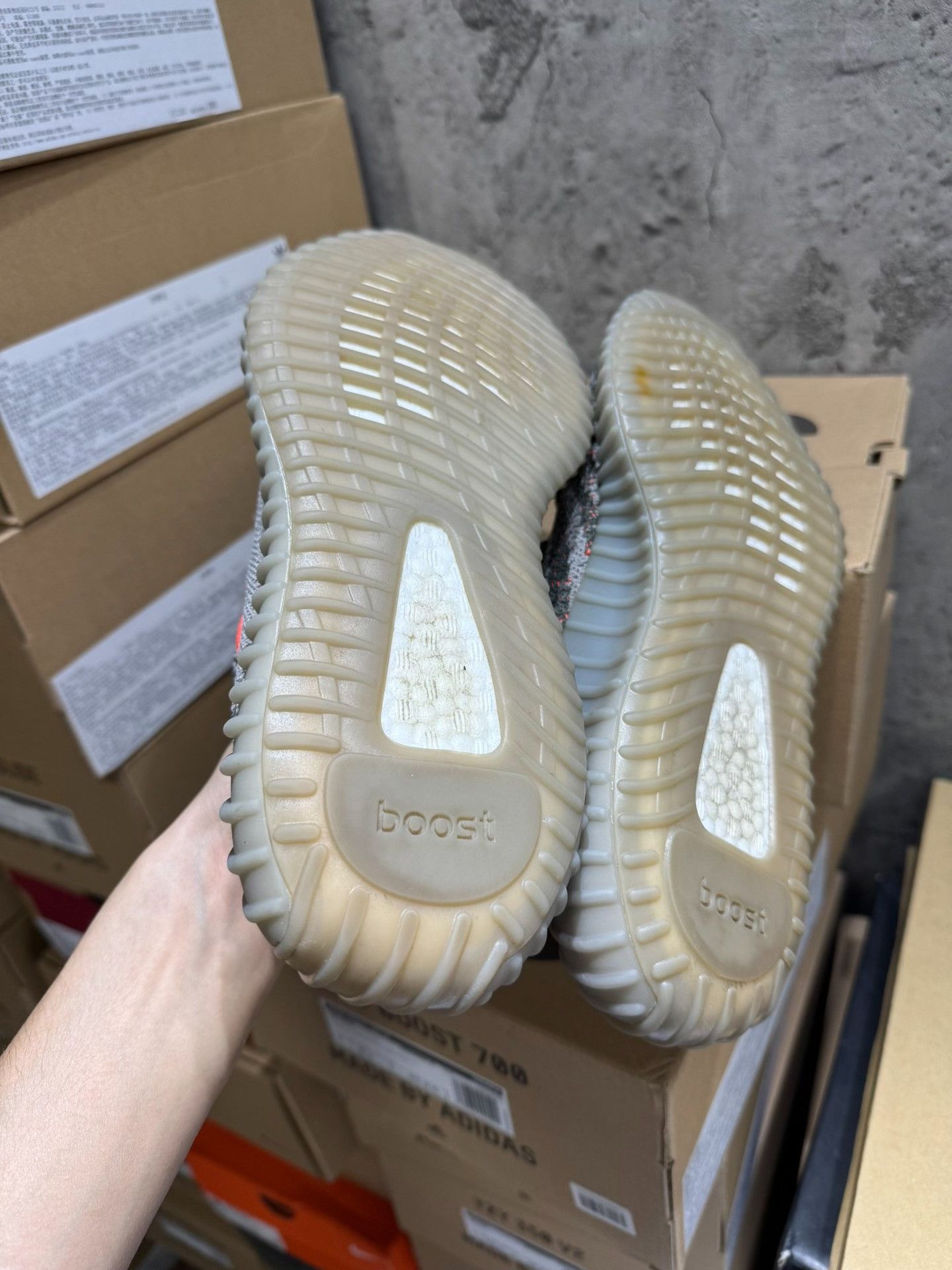 Adidas Adidas YEEZY350 Gray Lowtop Sneakers 41 Men Size US 8.5 / EU 41-42 - 5 Thumbnail