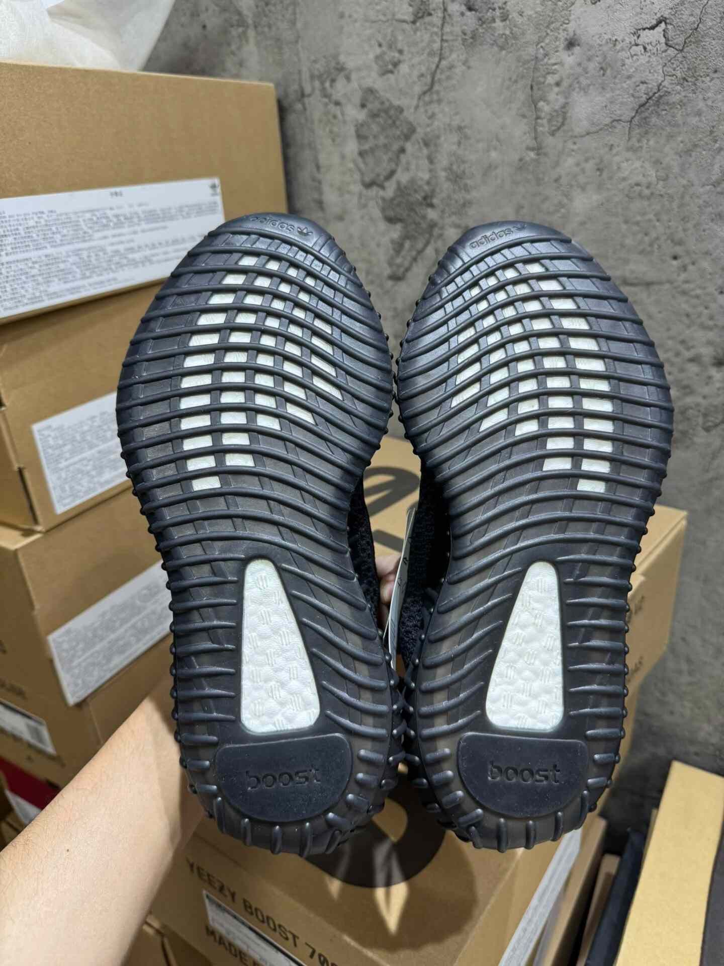 Adidas Adidas YEEZY350 Black Lowtop Sneakers 40 Men Size US 7.5 / EU 40-41 - 7 Thumbnail