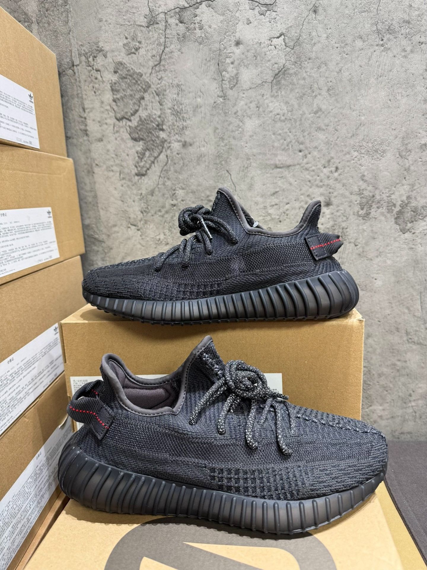 Adidas Adidas YEEZY350 Black Lowtop Sneakers 40 Men Size US 7.5 / EU 40-41 - 4 Thumbnail