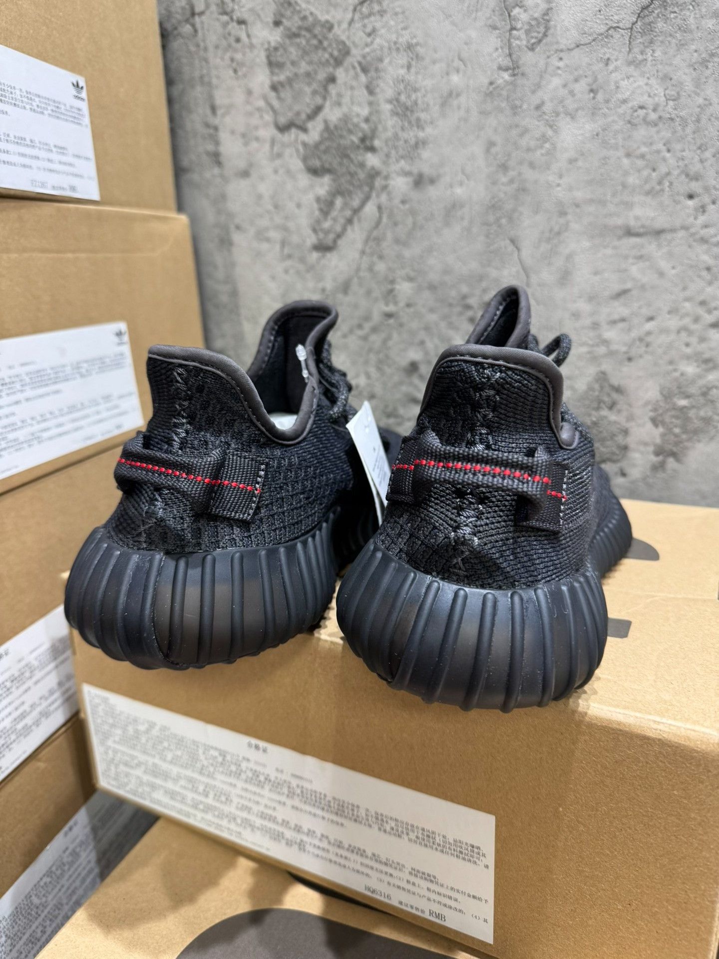 Adidas Adidas YEEZY350 Black Lowtop Sneakers 40 Men Size US 7.5 / EU 40-41 - 6 Thumbnail