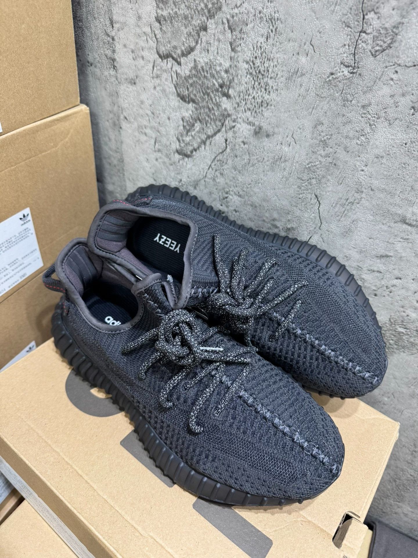 Adidas Adidas YEEZY350 Black Lowtop Sneakers 40 Men Size US 7.5 / EU 40-41 - 3 Thumbnail