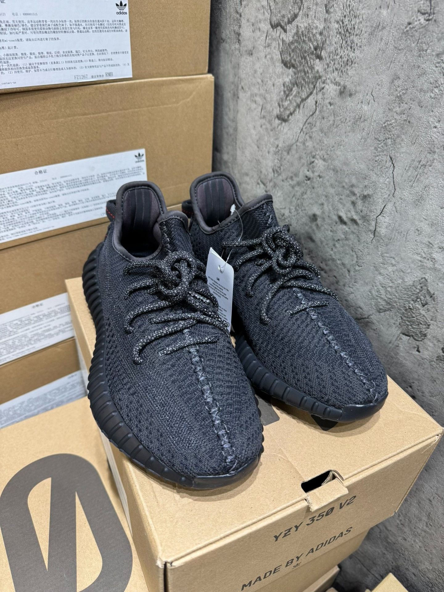 Adidas Adidas YEEZY350 Black Lowtop Sneakers 40 Men Size US 7.5 / EU 40-41 - 5 Thumbnail