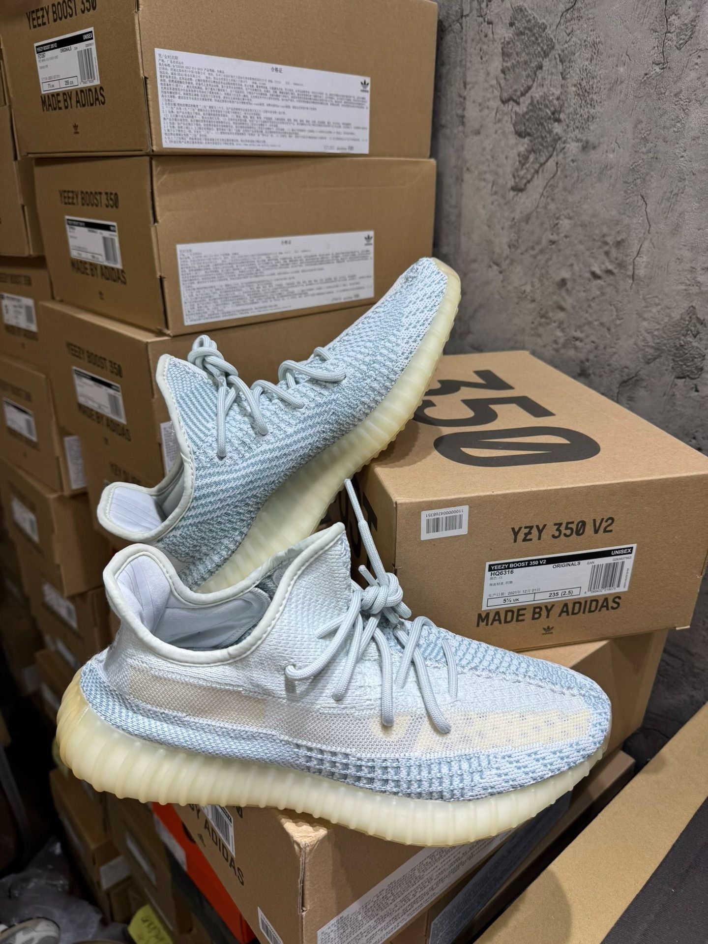 Adidas Adidas YEEZY350 White Lowtop Sneakers 9 Men Size US 9 / EU 42 - 8 Thumbnail
