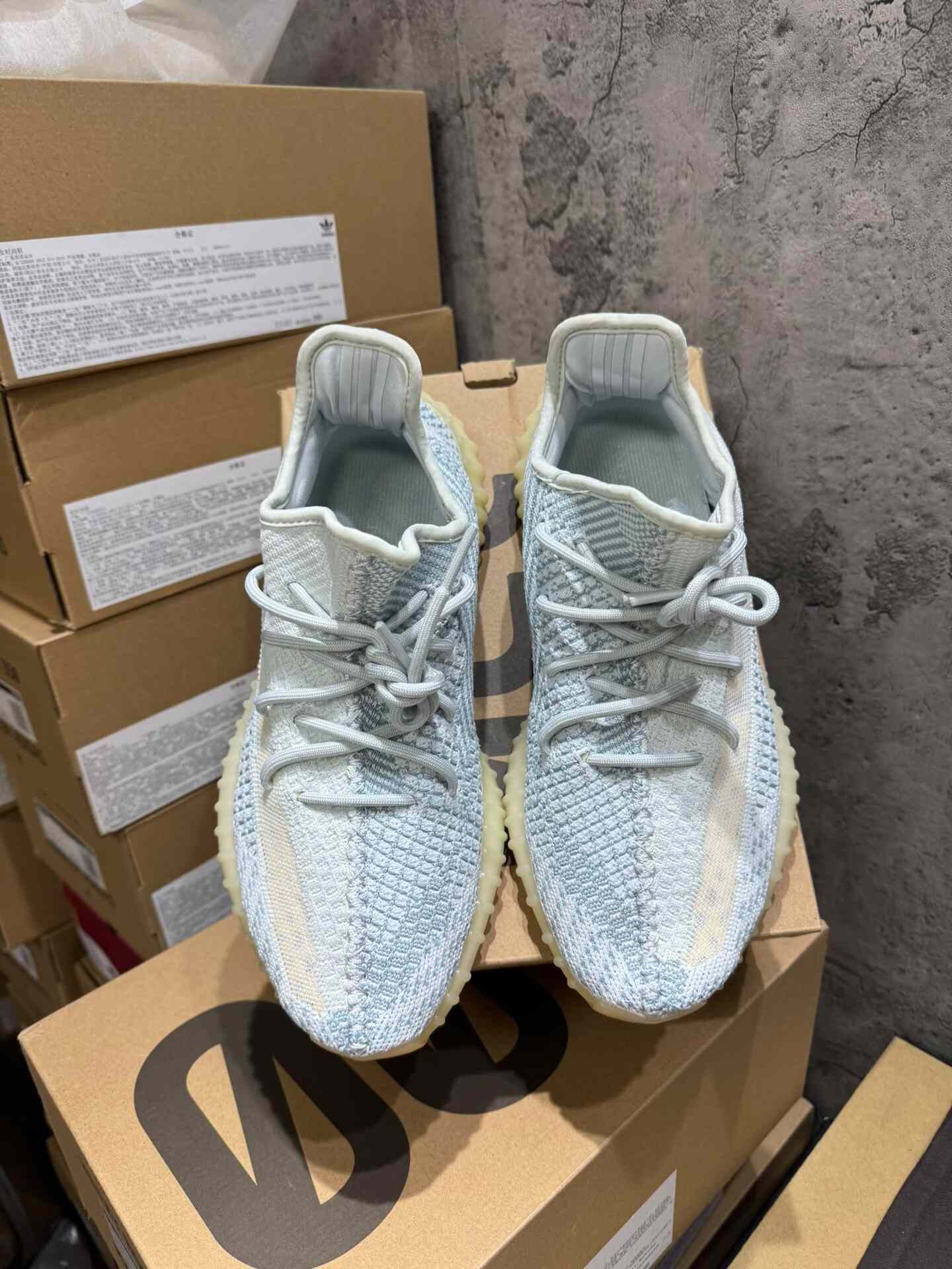 Adidas Adidas YEEZY350 White Lowtop Sneakers 9 Men Size US 9 / EU 42 - 9 Thumbnail