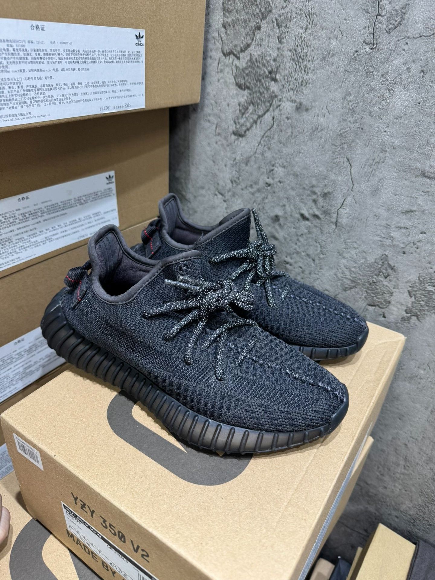 Adidas Adidas YEEZY350 Black Lowtop Sneakers 35 Men Size US 5 / EU 37 - 9 Thumbnail