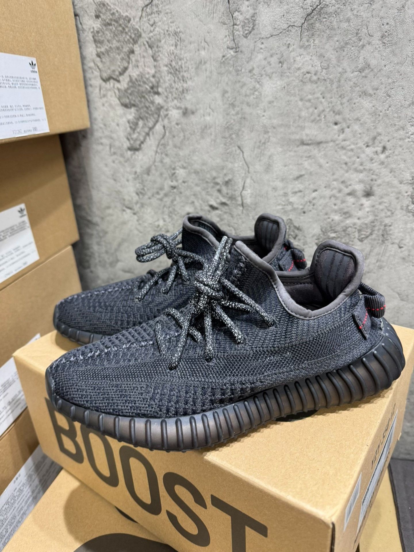 Adidas Adidas YEEZY350 Black Lowtop Sneakers 35 Men Size US 5 / EU 37 - 3 Thumbnail