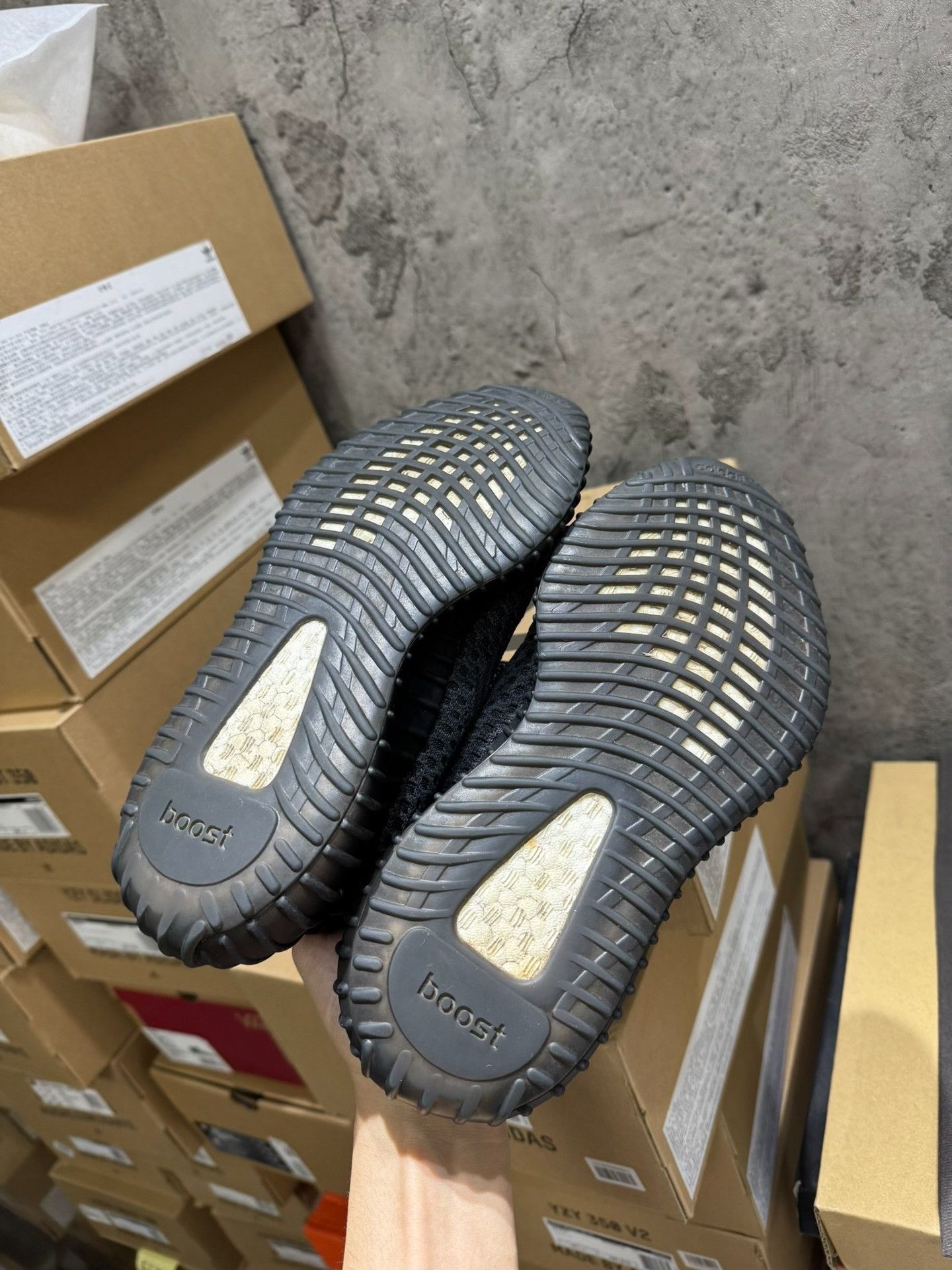 Adidas Adidas YEEZY350 Black Lowtop Sneakers 35 Men Size US 5 / EU 37 - 7 Thumbnail