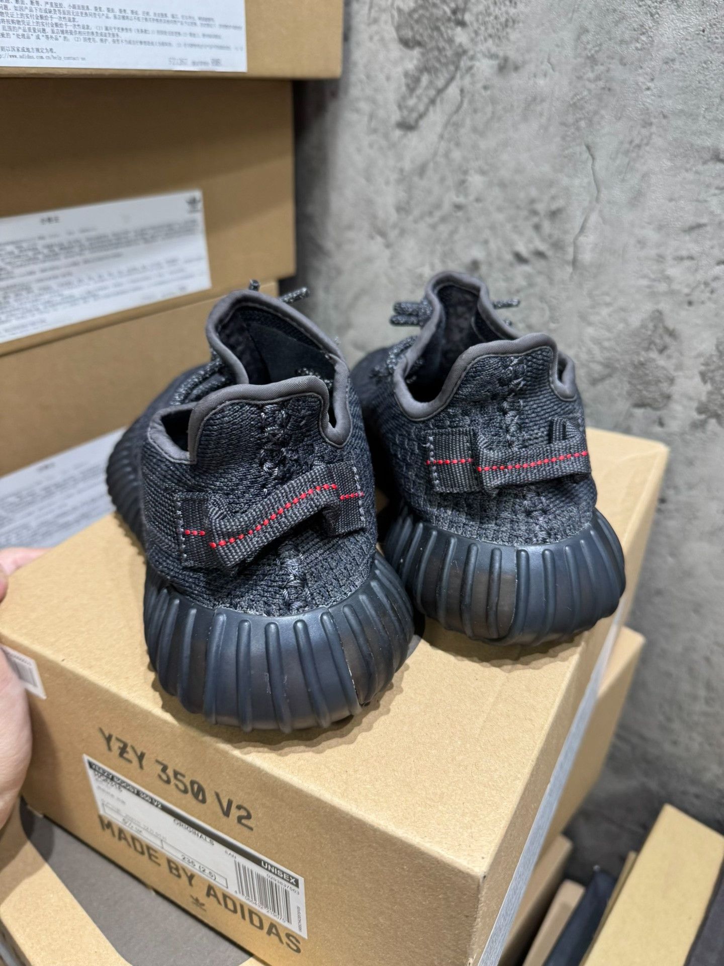 Adidas Adidas YEEZY350 Black Lowtop Sneakers 35 Men Size US 5 / EU 37 - 4 Thumbnail