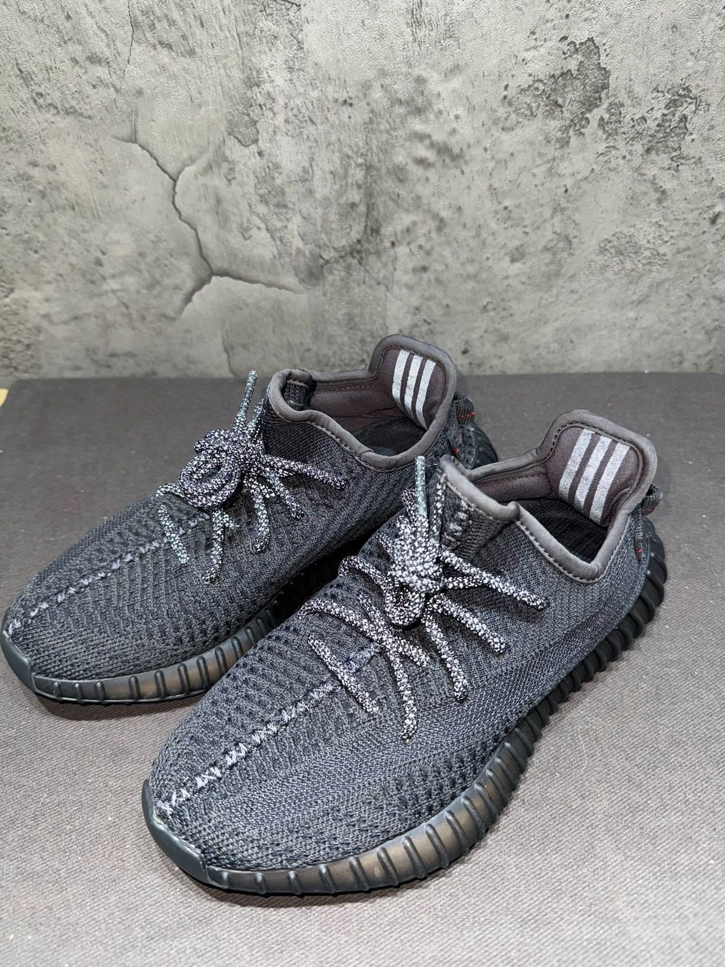 Adidas Adidas YEEZY350 Black Lowtop Sneakers 35 Men Size US 5 / EU 37 - 2 Thumbnail