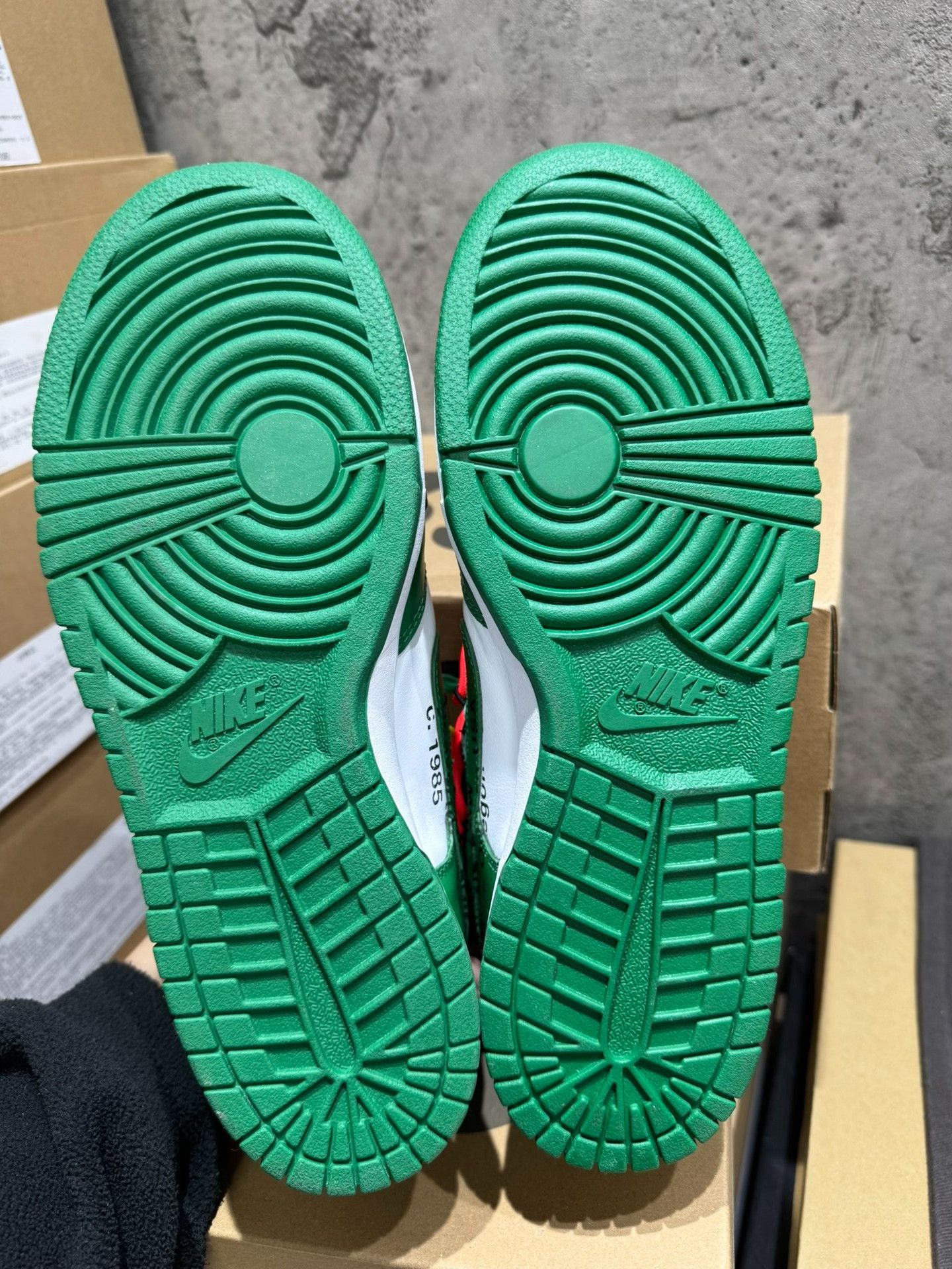 Off-White Off-White DUNK Collab White Lowtop Sneakers 9.5 Men Size US 9.5 / EU 42-43 - 9 Thumbnail