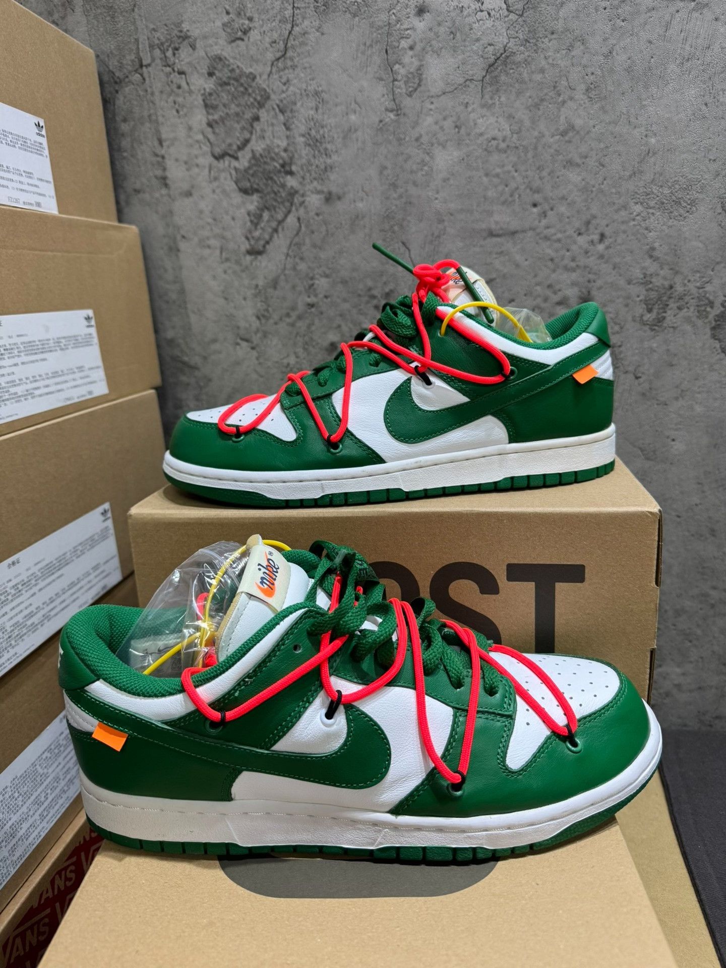 Off-White Off-White DUNK Collab White Lowtop Sneakers 9.5 Men Size US 9.5 / EU 42-43 - 4 Thumbnail