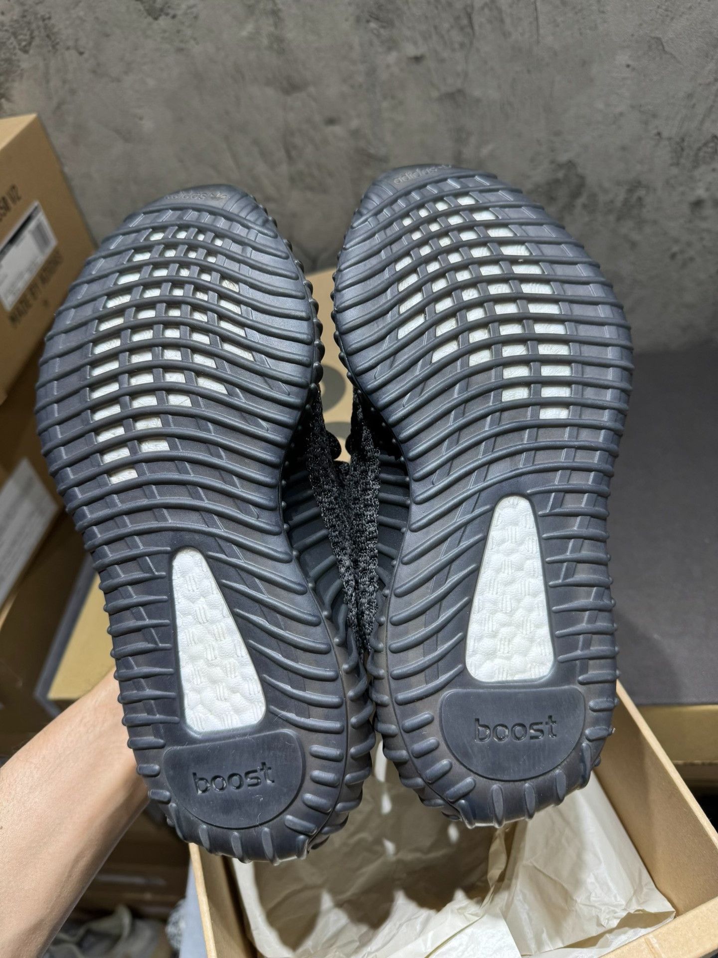 Yeezy Yeezy Black Lowtop Sneakers 36 Men Size US 5 / EU 37 - 8 Thumbnail