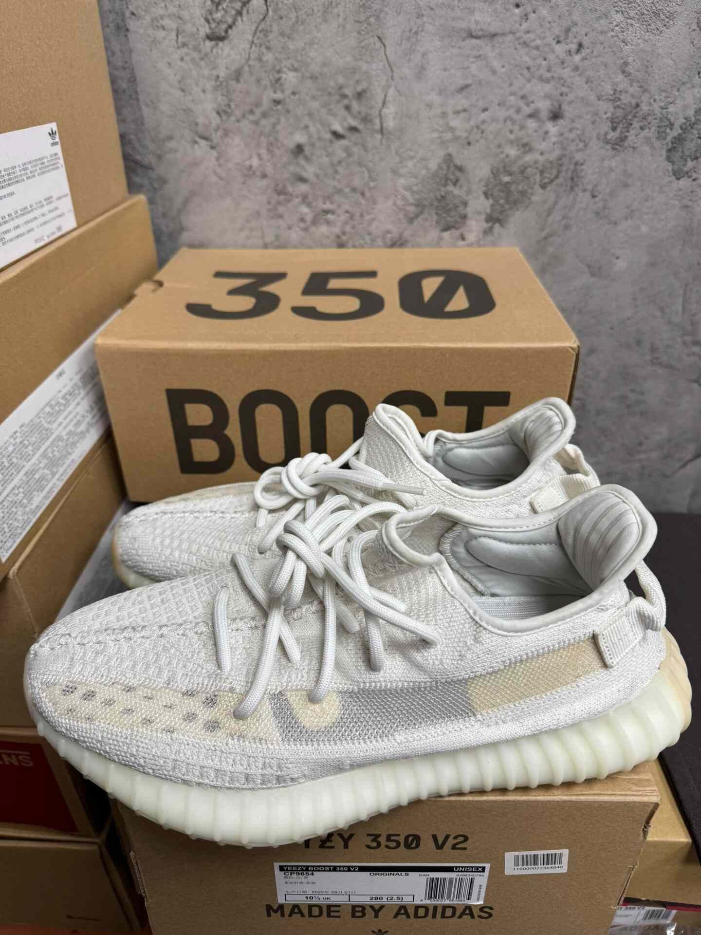 Adidas Adidas YEEZY350 White Lowtop Sneakers 35 Men Size US 5 / EU 37 - 2 Thumbnail