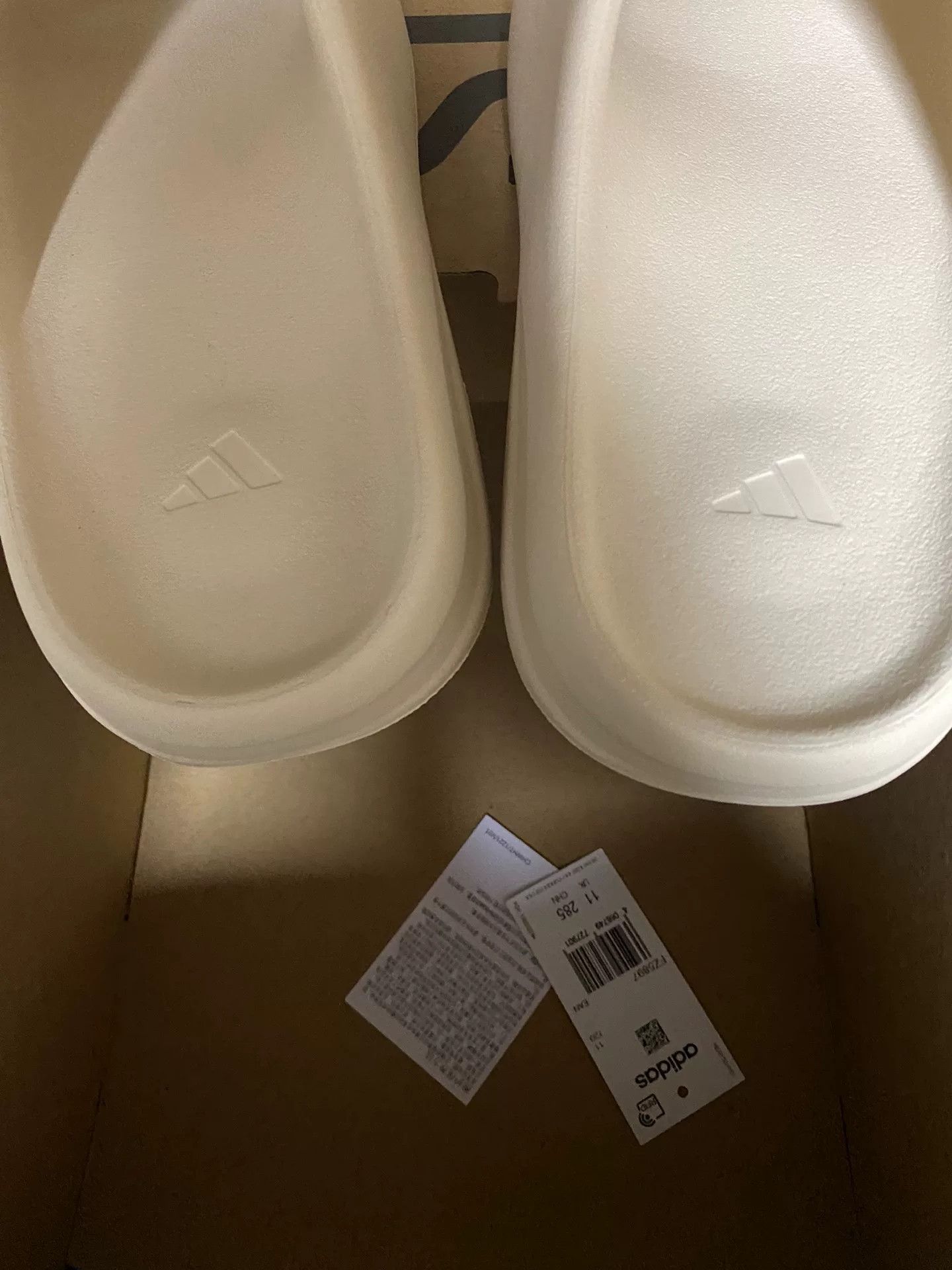 Yeezy Yeezy White Lowtop Sneakers 11 Men Size US 11 / EU 44 - 2 Thumbnail