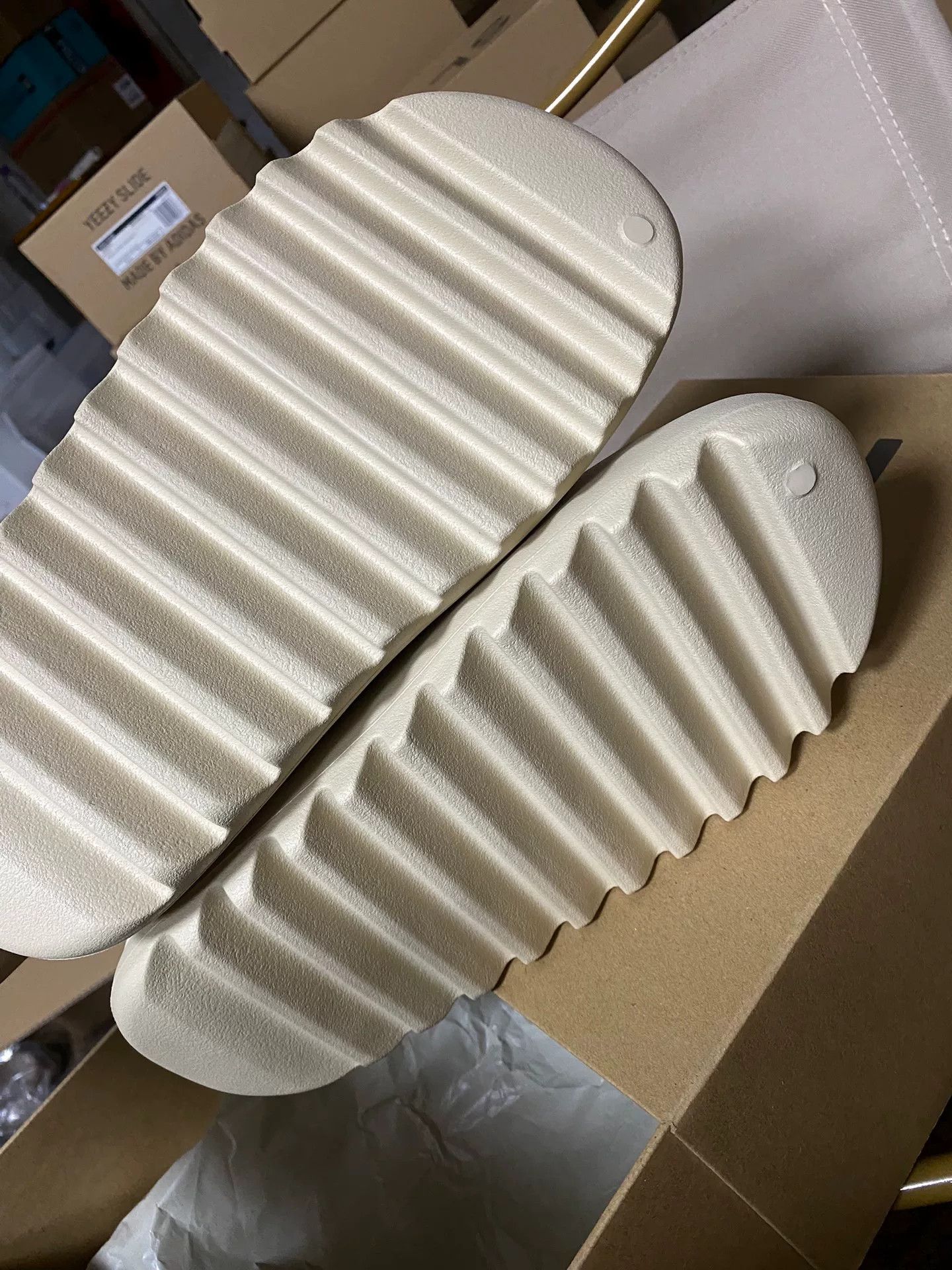 Yeezy Yeezy White Lowtop Sneakers 11 Men Size US 11 / EU 44 - 4 Thumbnail