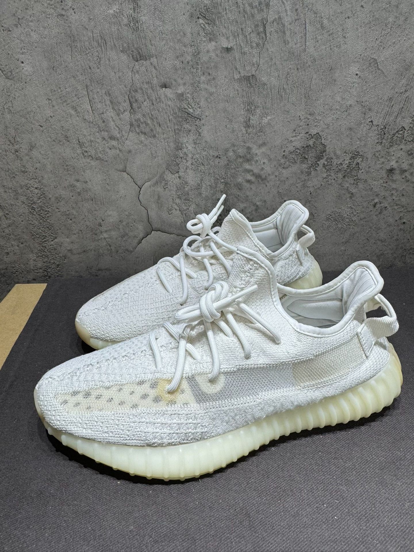 Adidas Adidas YEEZY350 White Lowtop Sneakers 10.5 Men Size US 10.5 / EU 43-44 - 6 Thumbnail