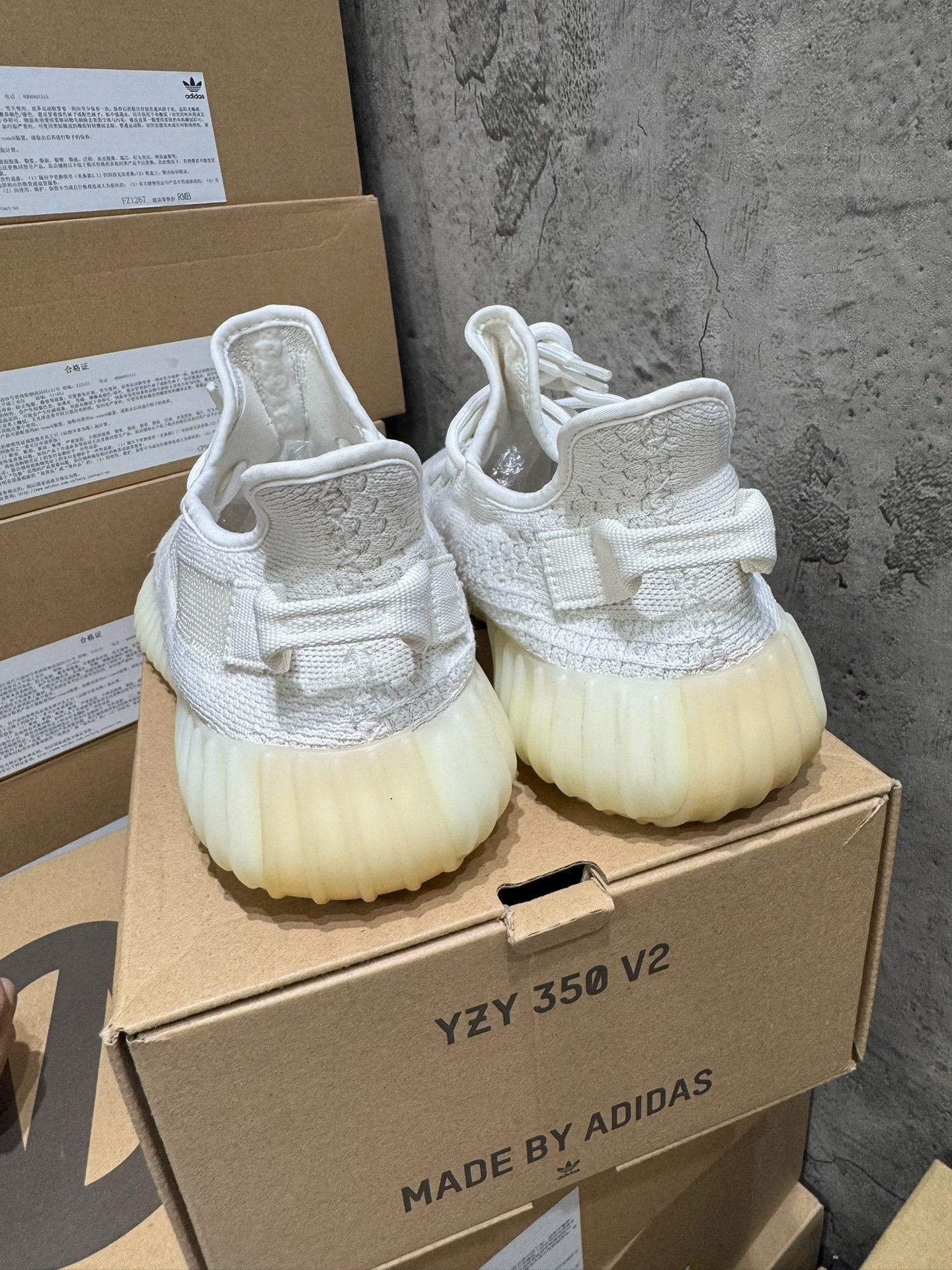Adidas Adidas YEEZY350 White Lowtop Sneakers 10.5 Men Size US 10.5 / EU 43-44 - 8 Thumbnail