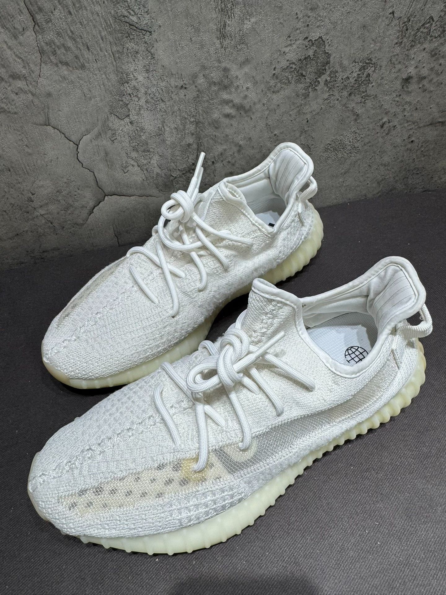 Adidas Adidas YEEZY350 White Lowtop Sneakers 10.5 Men Size US 10.5 / EU 43-44 - 2 Thumbnail
