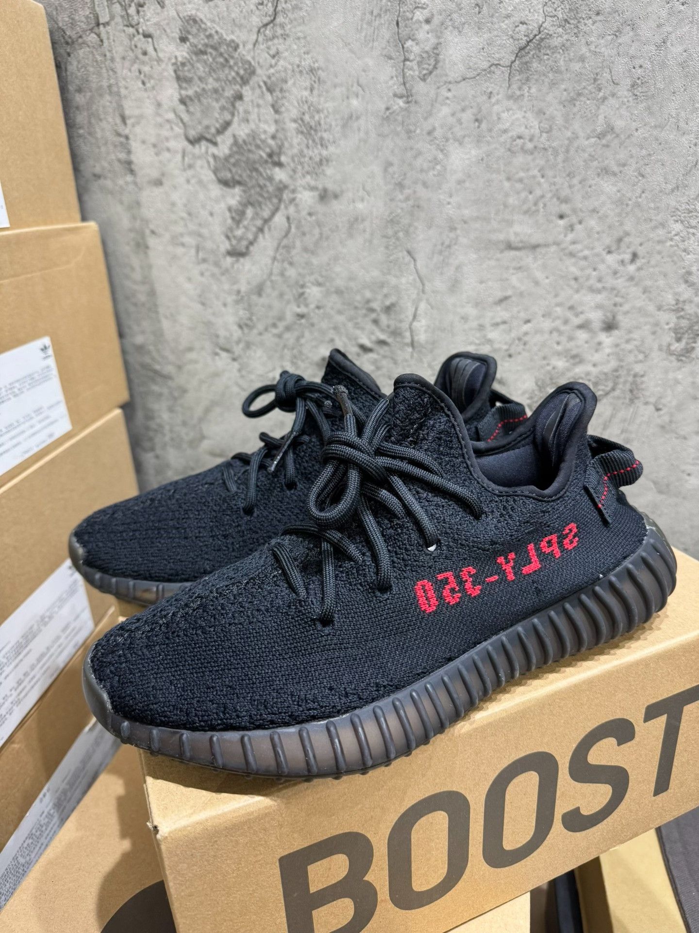 Adidas Adidas YEEZY350 Black Lowtop Sneakers 39 Men Size US 6.5 / EU 39-40 - 7 Thumbnail
