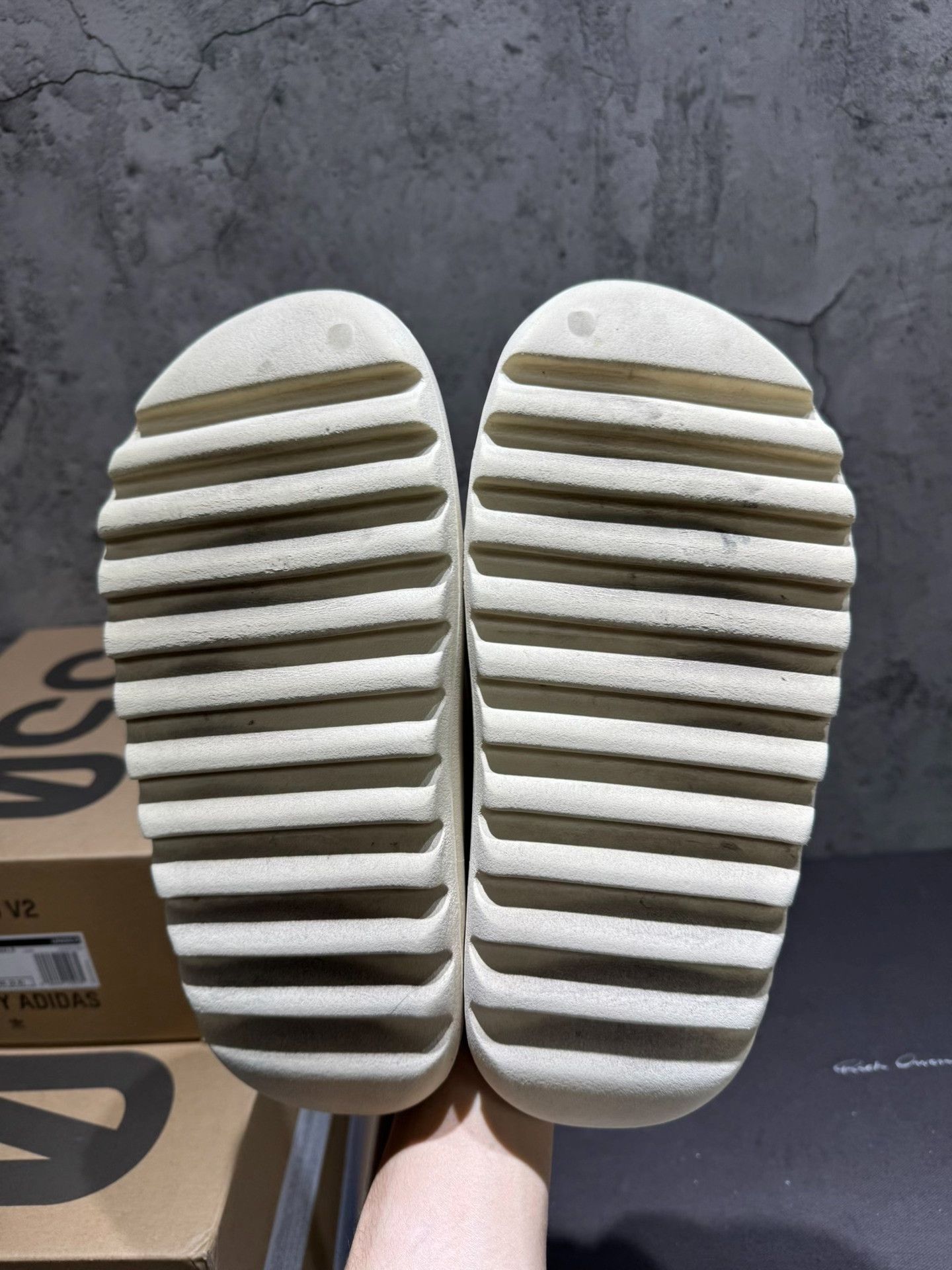 Yeezy Yeezy White Lowtop Sneakers 9 Men Size US 9 / EU 42 - 7 Thumbnail