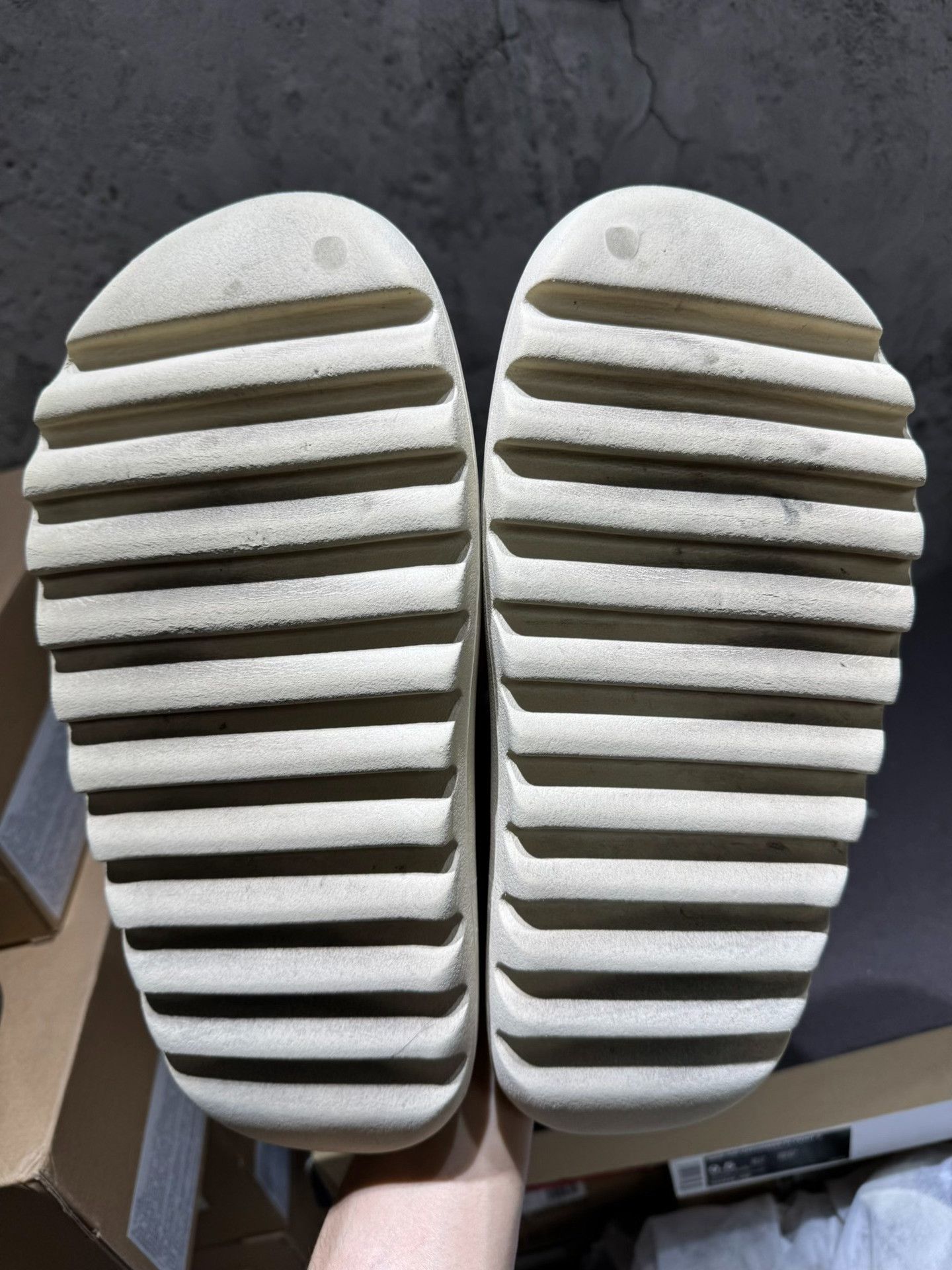 Yeezy Yeezy White Lowtop Sneakers 9 Men Size US 9 / EU 42 - 8 Thumbnail