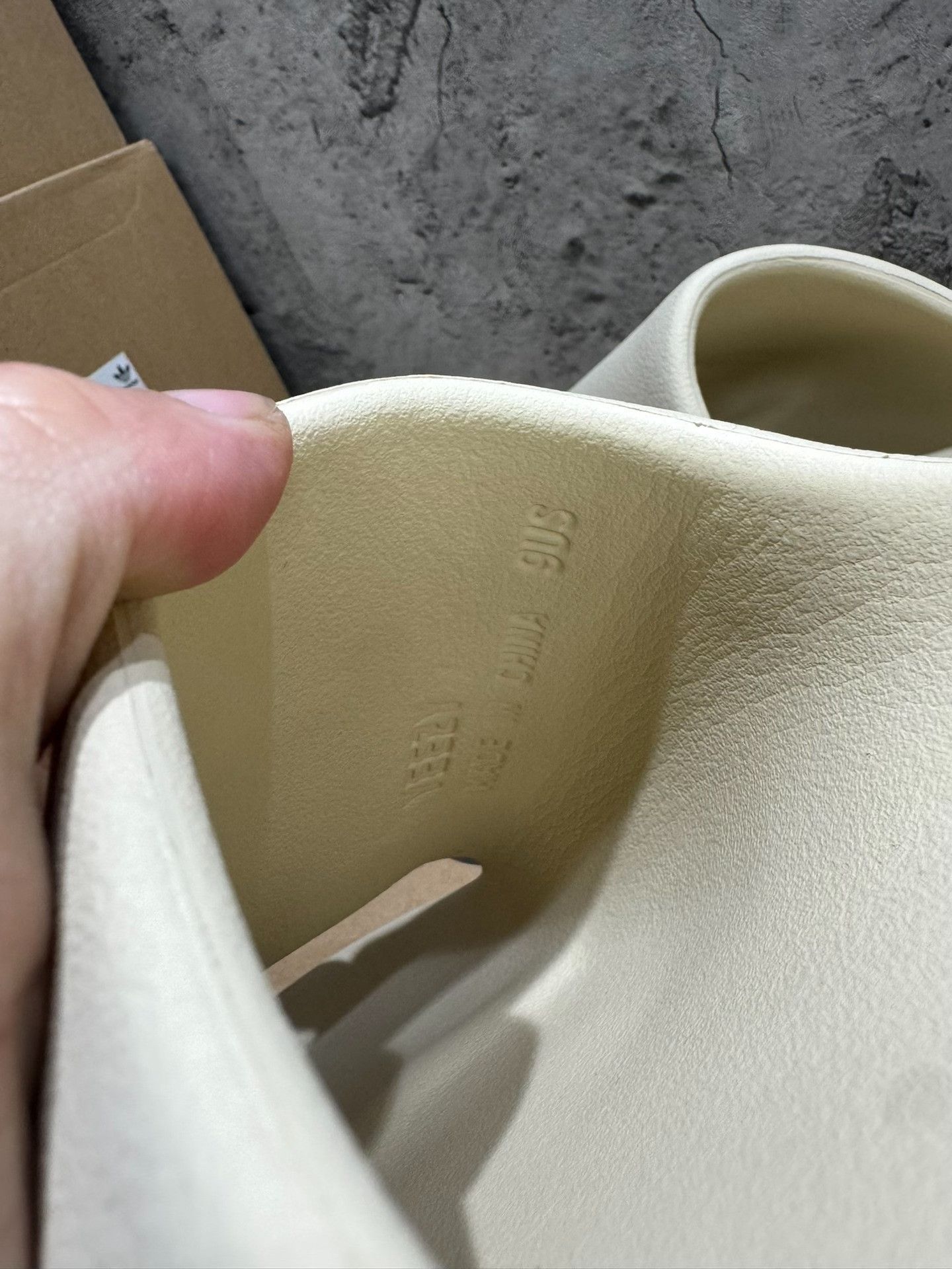 Yeezy Yeezy White Lowtop Sneakers 9 Men Size US 9 / EU 42 - 6 Thumbnail