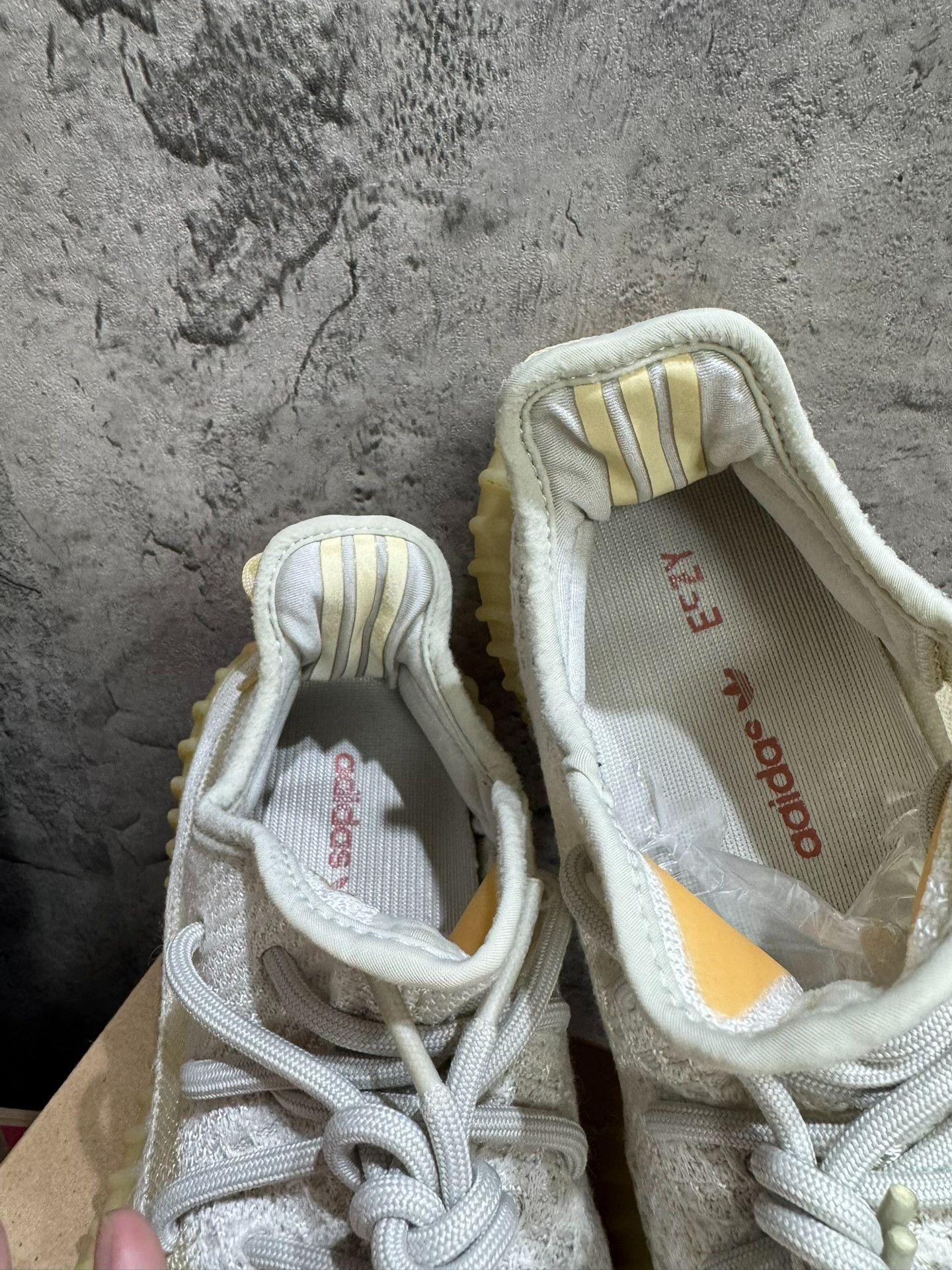 Yeezy Yeezy Yellow Lowtop Sneakers 40 Men Size US 7.5 / EU 40-41 - 4 Thumbnail