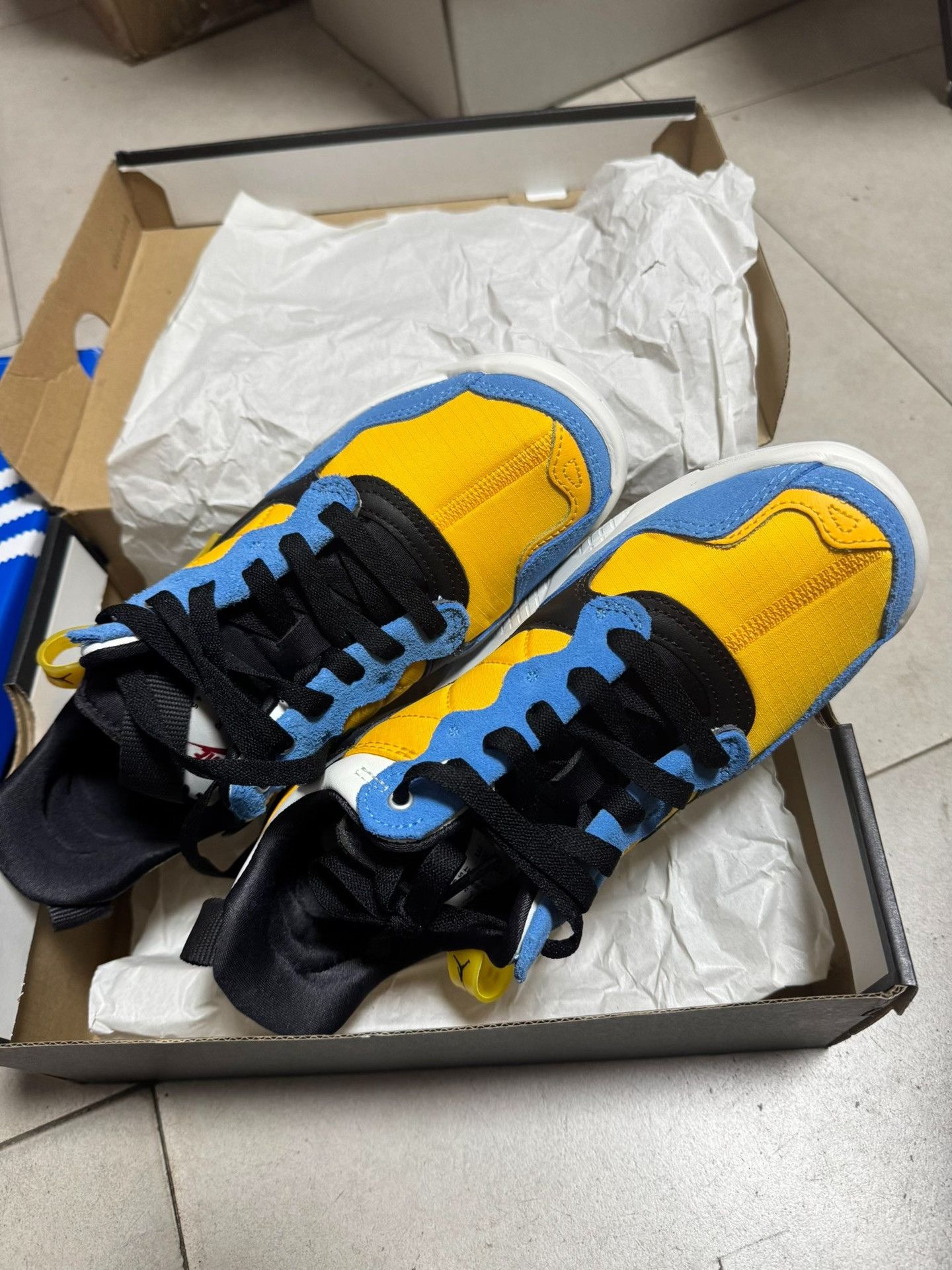Nike Nike Yellow Lowtop Sneakers 37 Men Size US 5 / EU 37 - 5 Thumbnail
