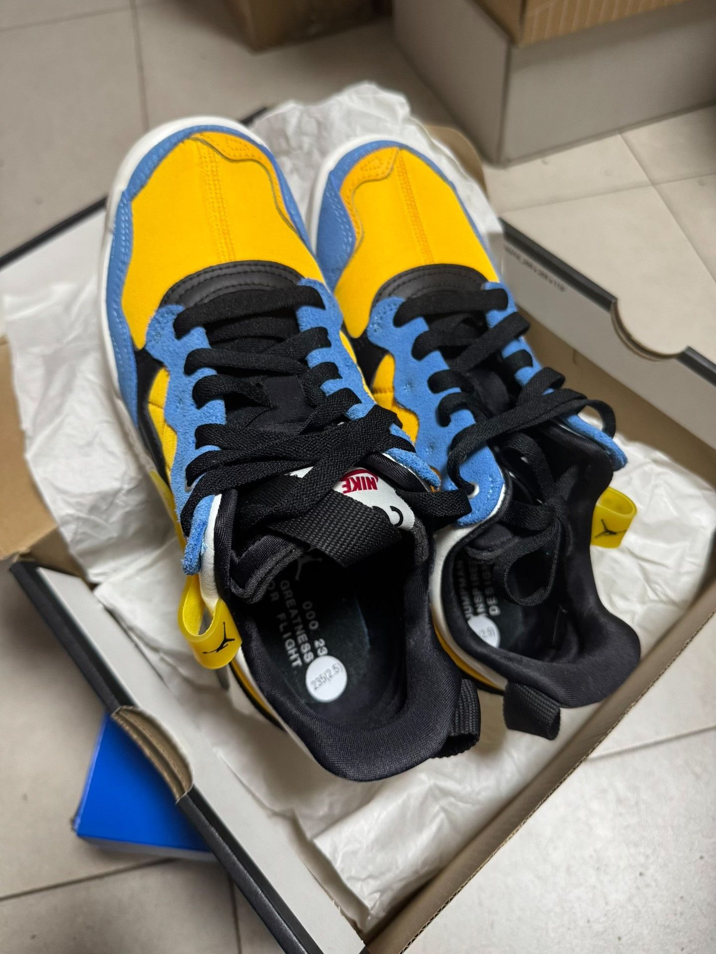 Nike Nike Yellow Lowtop Sneakers 37 Men Size US 5 / EU 37 - 2 Thumbnail