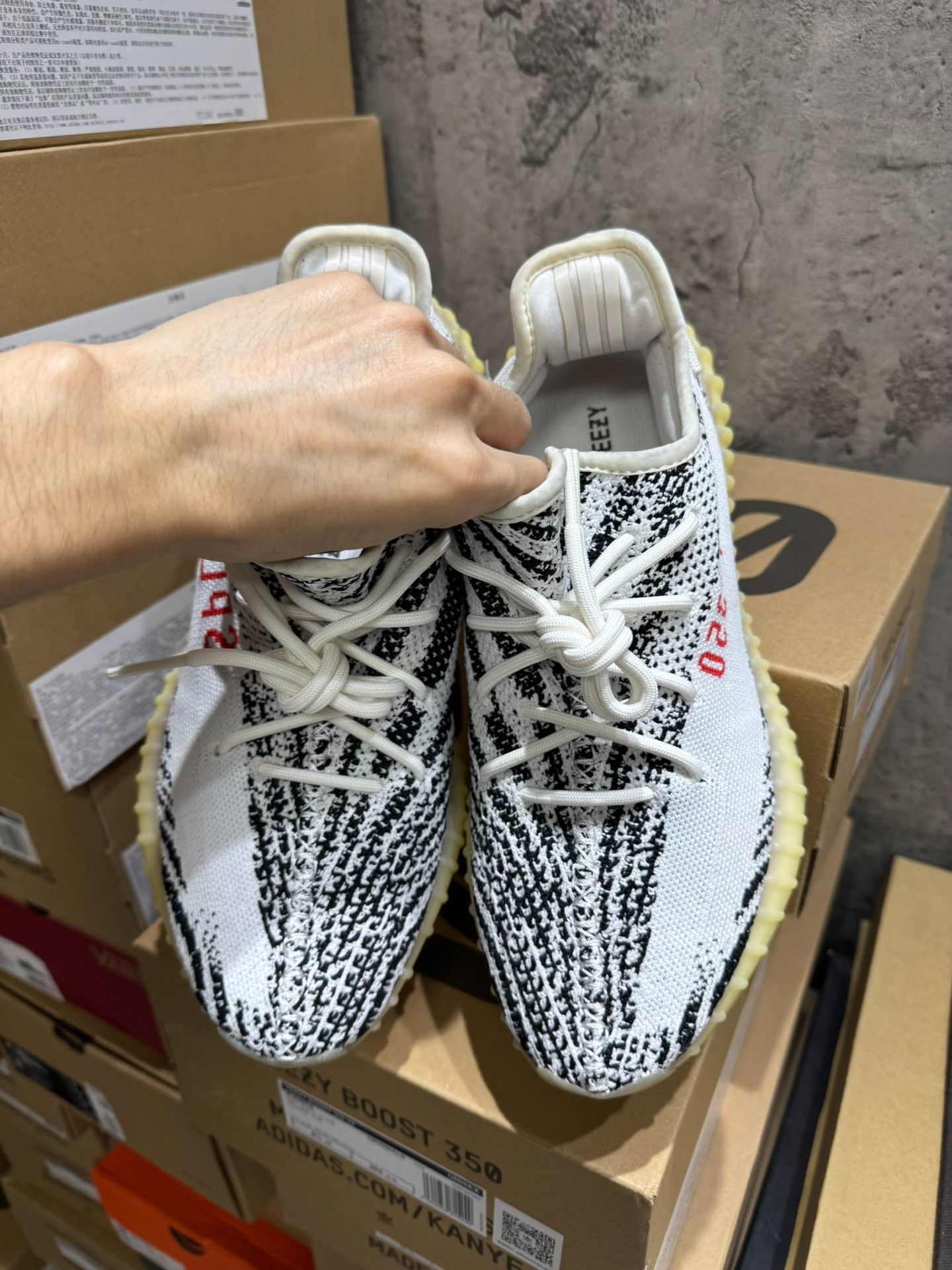 Adidas Adidas YEEZY350 White Lowtop Sneakers 9.5 Men Size US 9.5 / EU 42-43 - 5 Thumbnail