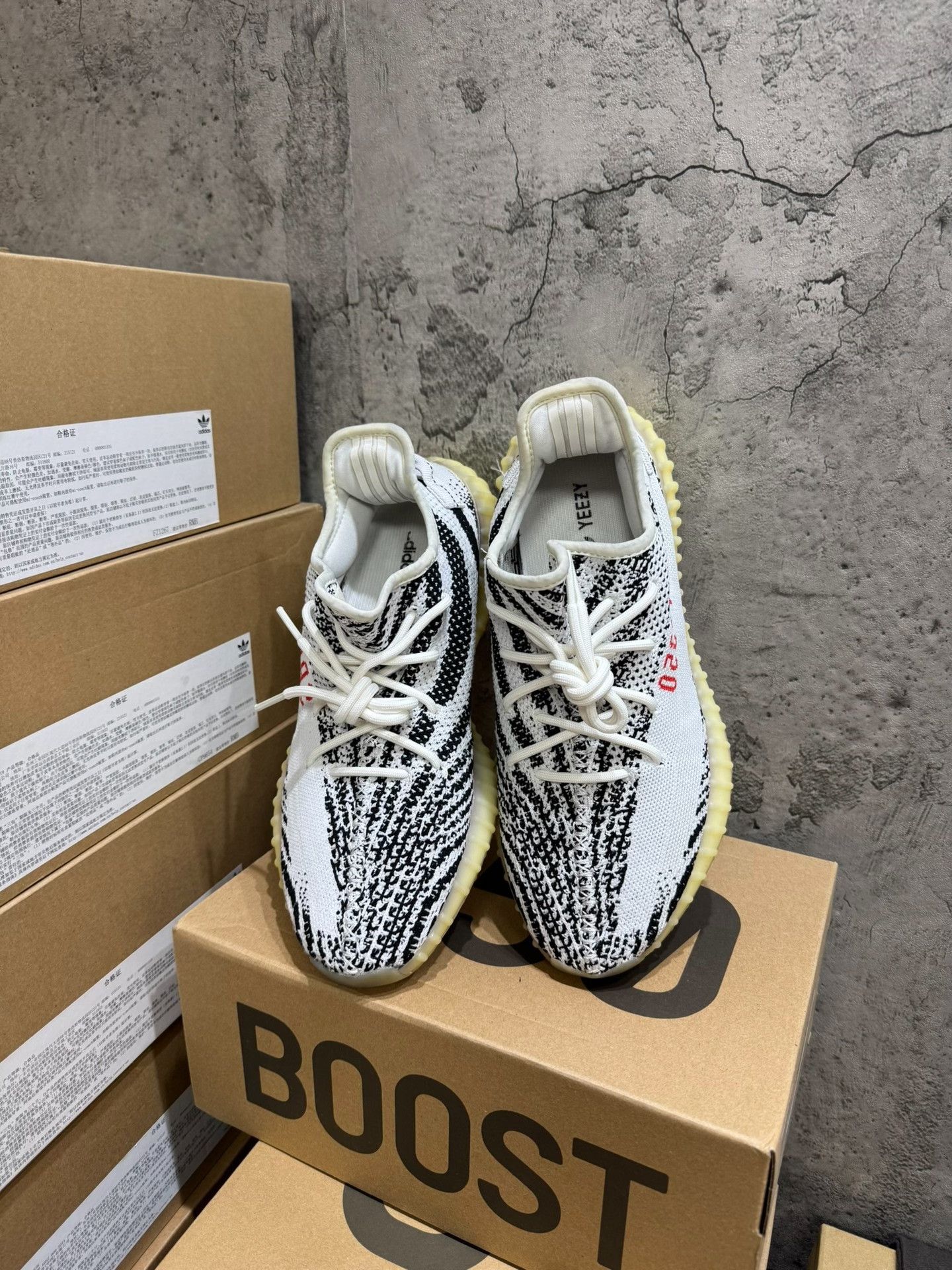 Adidas Adidas YEEZY350 White Lowtop Sneakers 9.5 Men Size US 9.5 / EU 42-43 - 2 Thumbnail