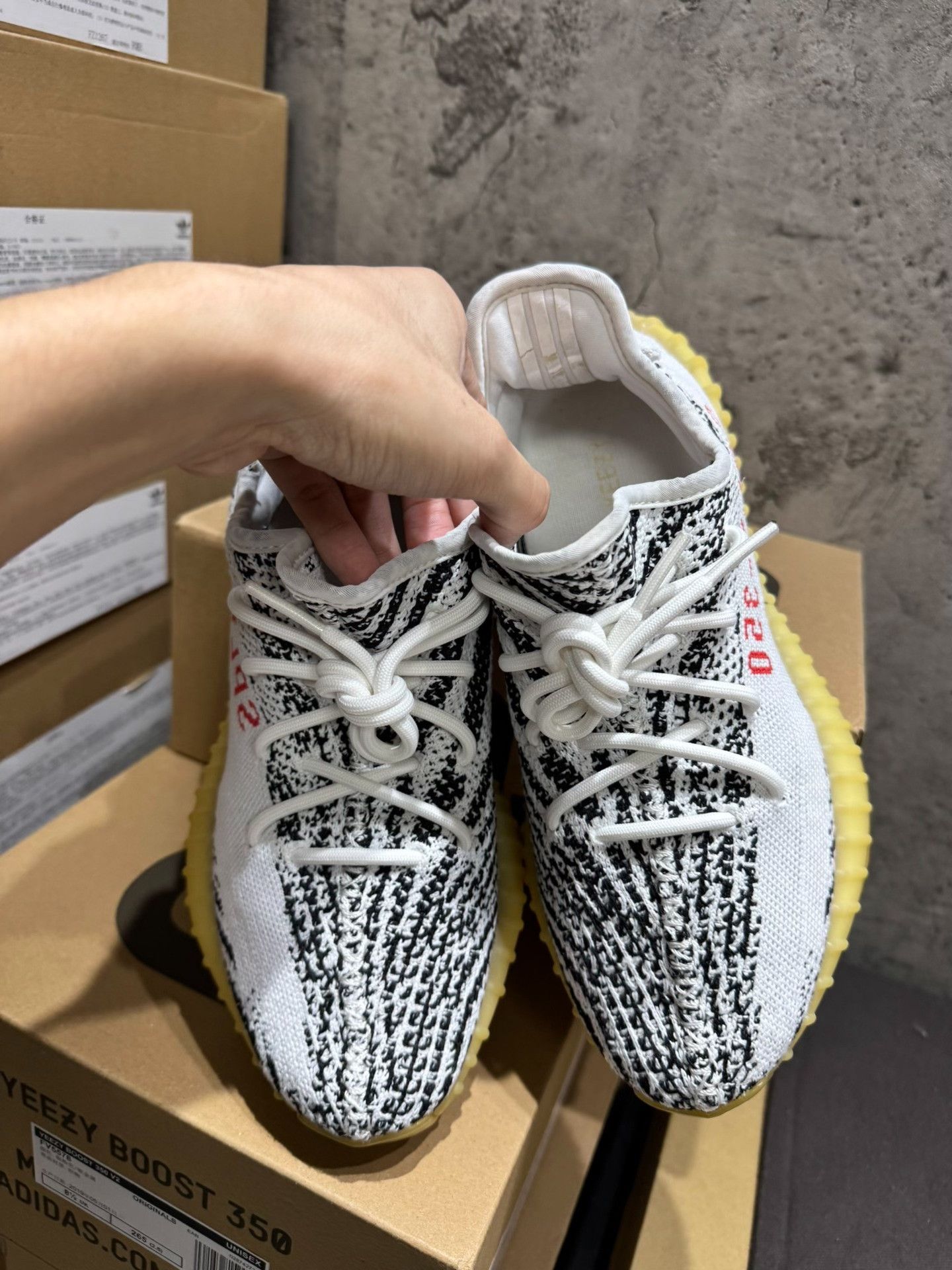 Adidas Adidas YEEZY350 White Lowtop Sneakers 40 Men Size US 7.5 / EU 40-41 - 5 Thumbnail