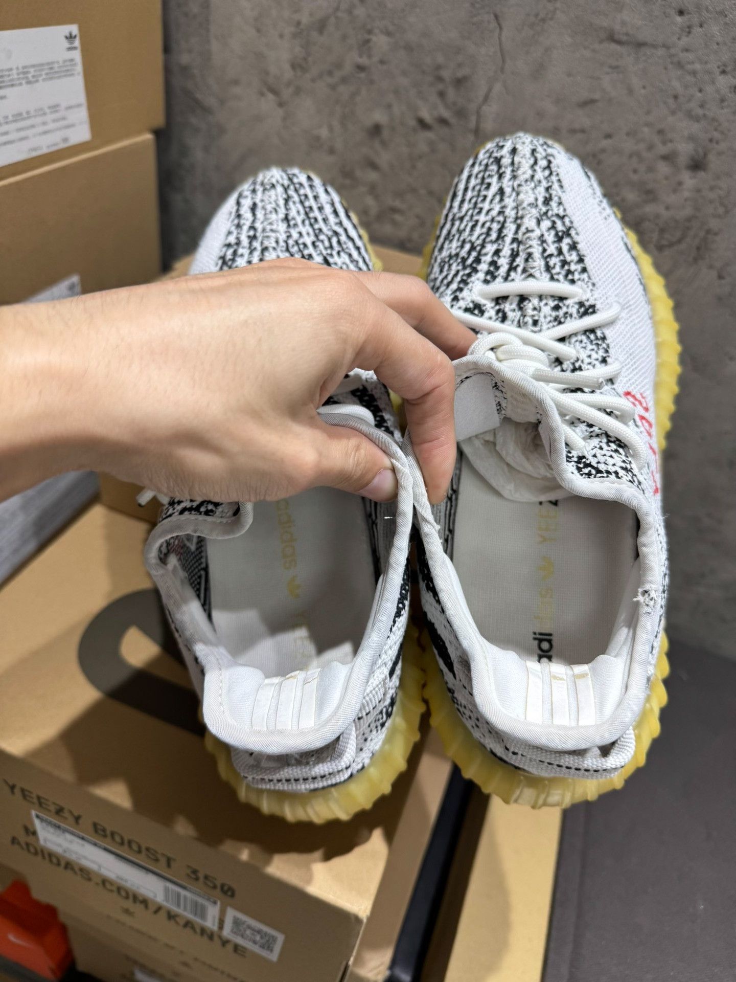 Adidas Adidas YEEZY350 White Lowtop Sneakers 40 Men Size US 7.5 / EU 40-41 - 4 Thumbnail