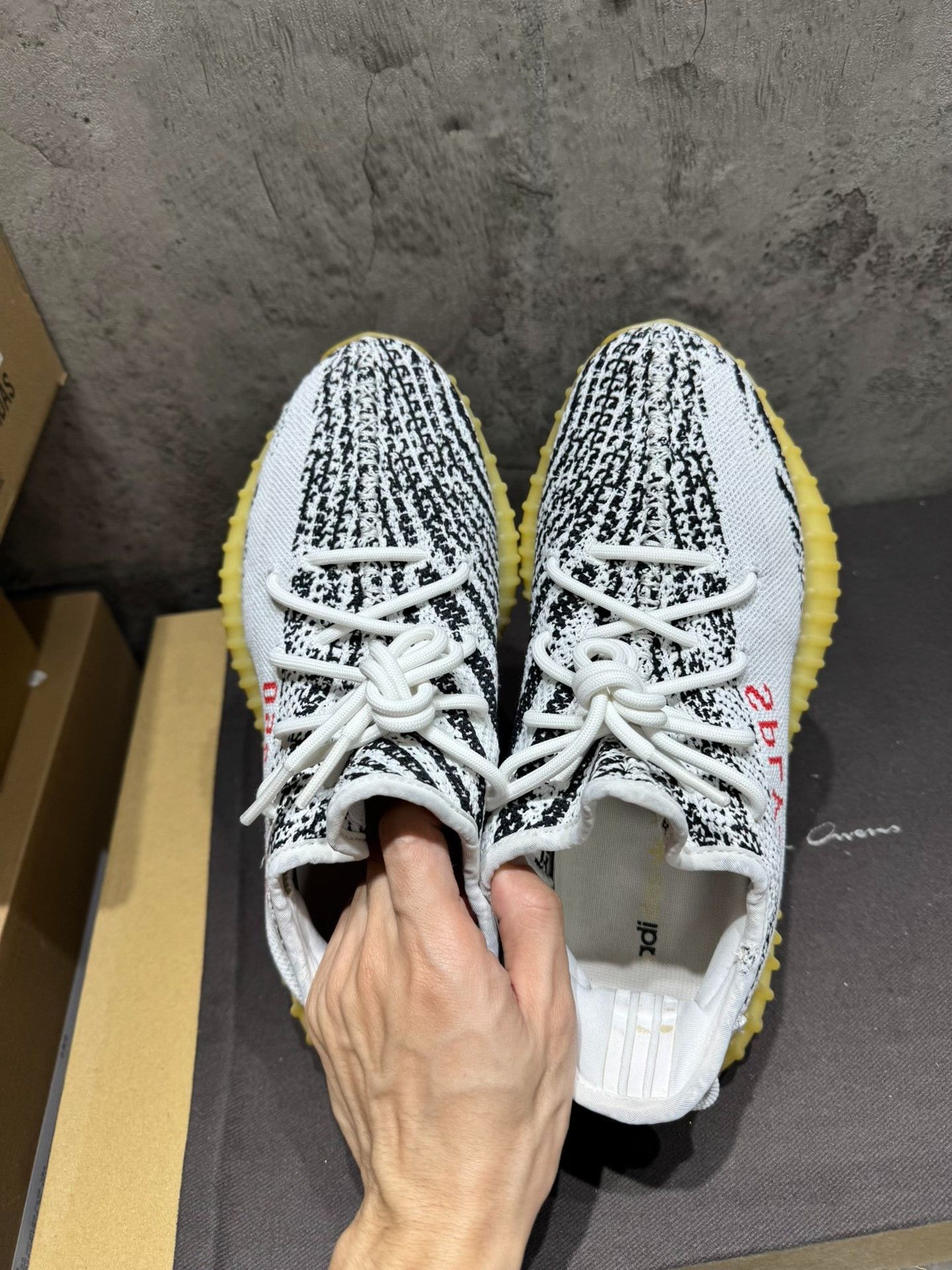 Adidas Adidas YEEZY350 White Lowtop Sneakers 40 Men Size US 7.5 / EU 40-41 - 3 Thumbnail