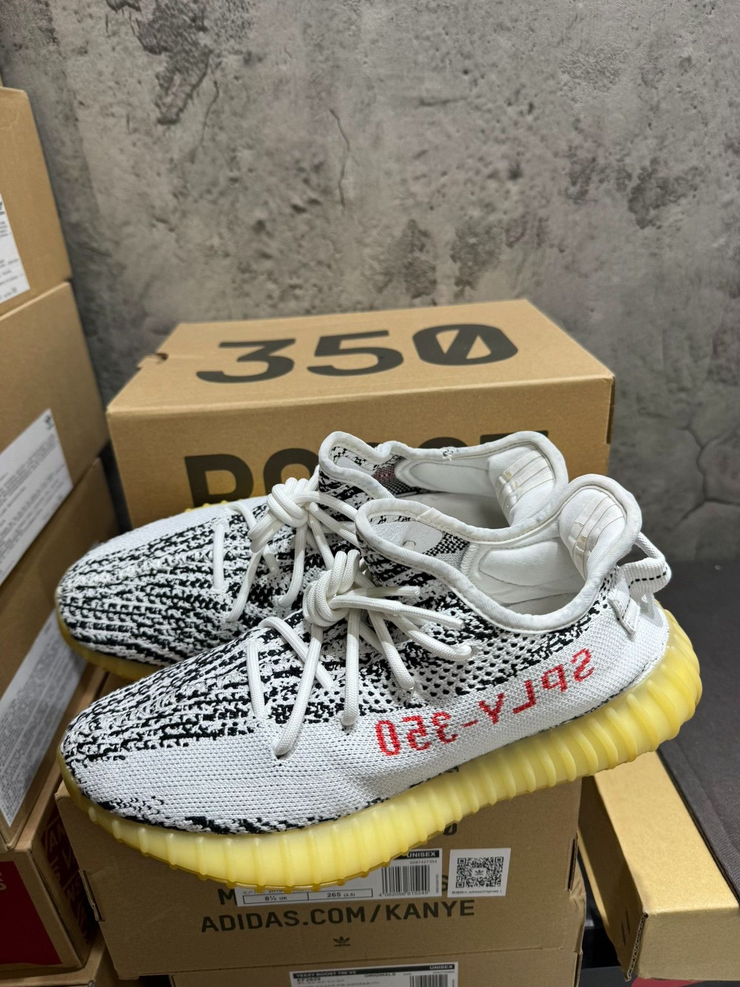 Adidas Adidas YEEZY350 White Lowtop Sneakers 40 Men Size US 7.5 / EU 40-41 - 2 Thumbnail